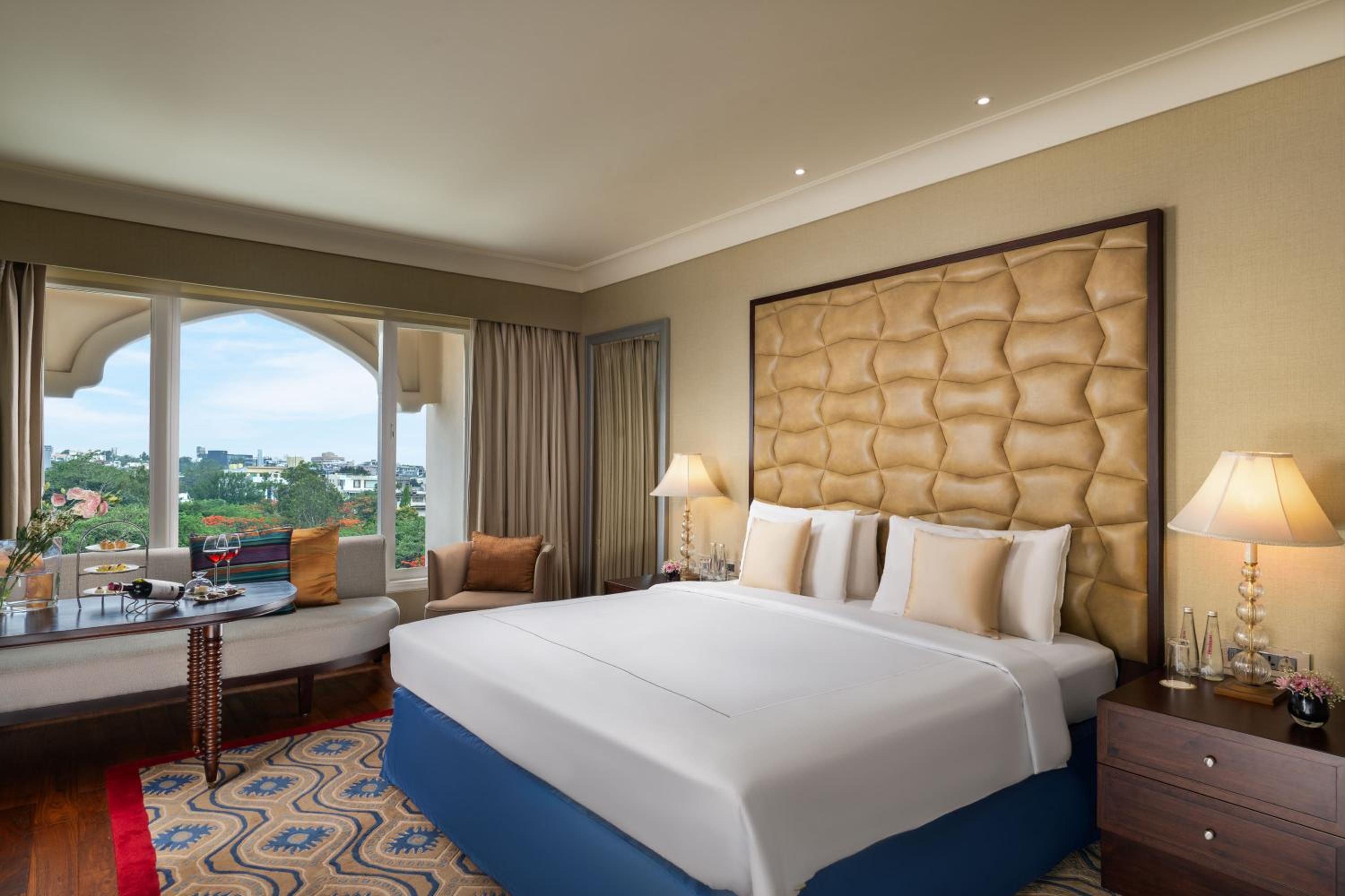 Luxury Room City View King Bed - Photo 2
