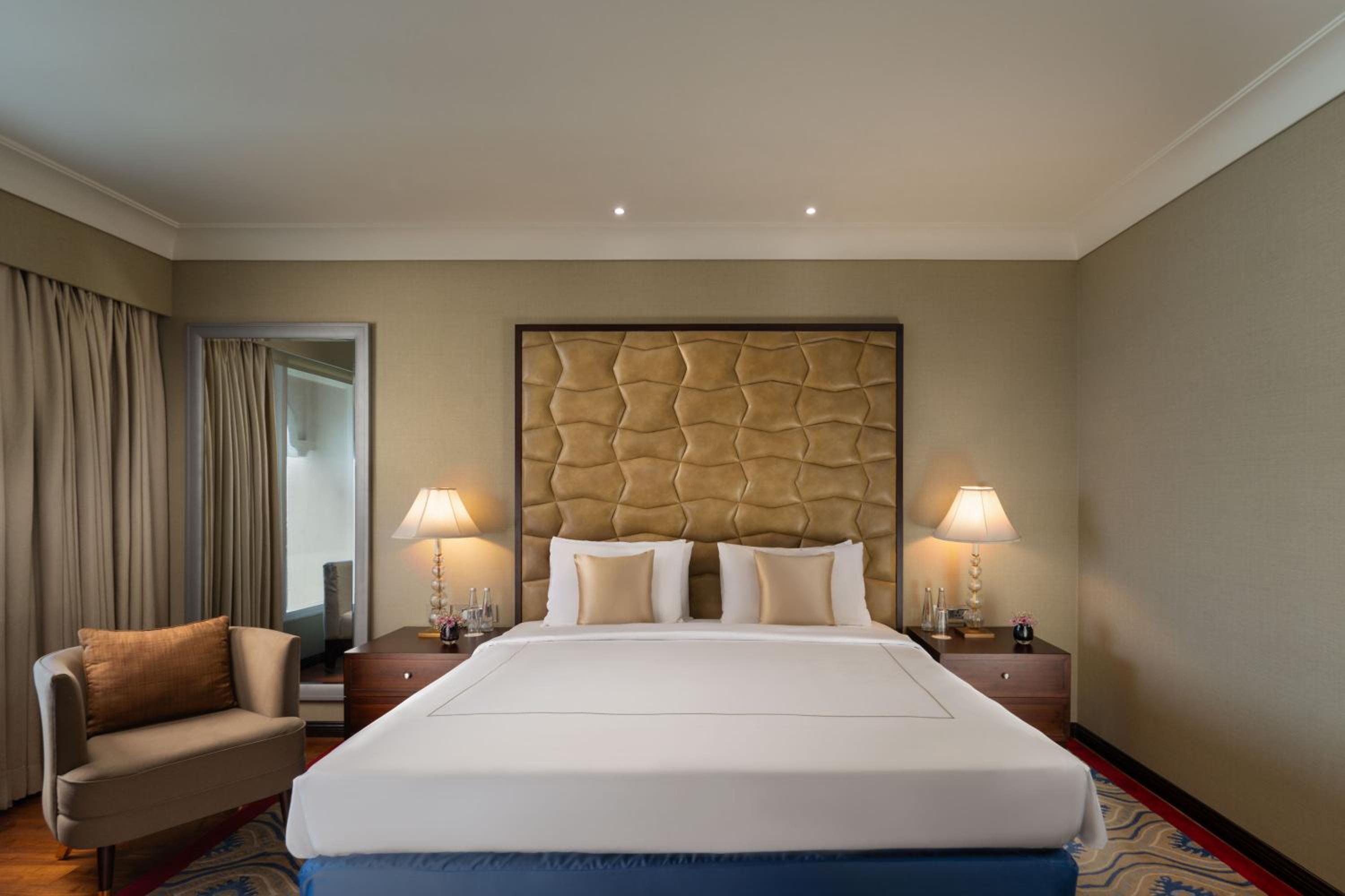 Luxury Room City View King Bed - Photo 1