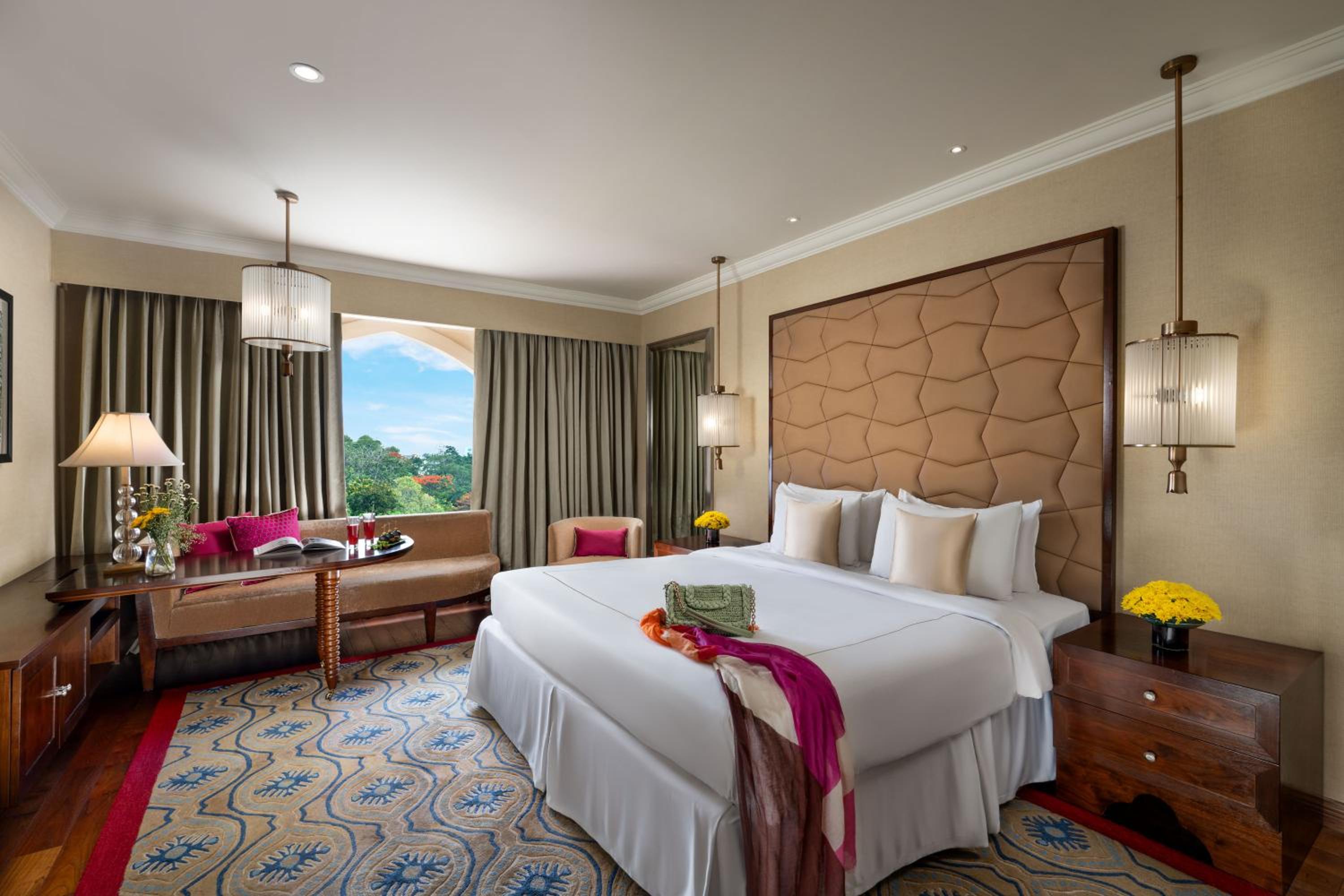 Luxury Room City View King Bed - Photo 4