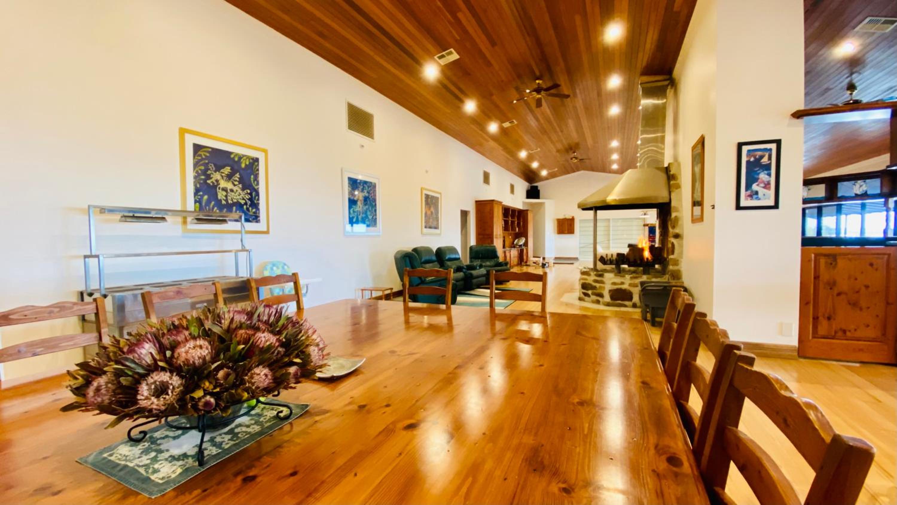 Six-Bedroom House photo 2