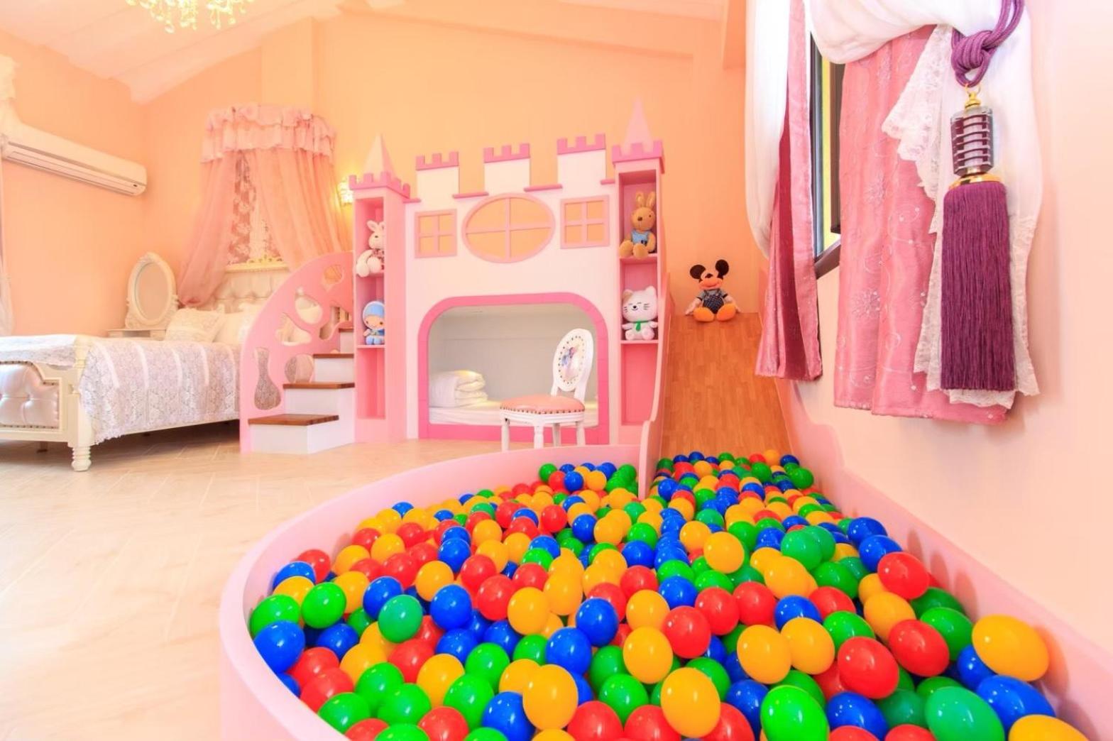 Quadruple Room with Bath photo 2