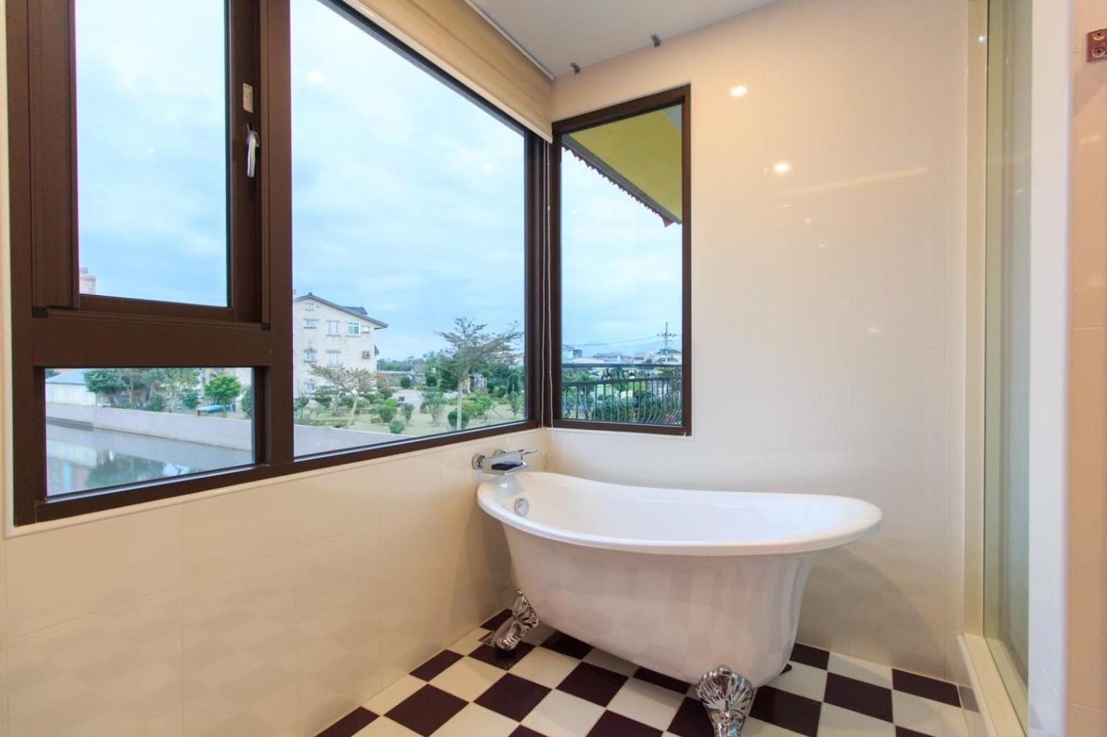 Quadruple Room with Bath photo 2