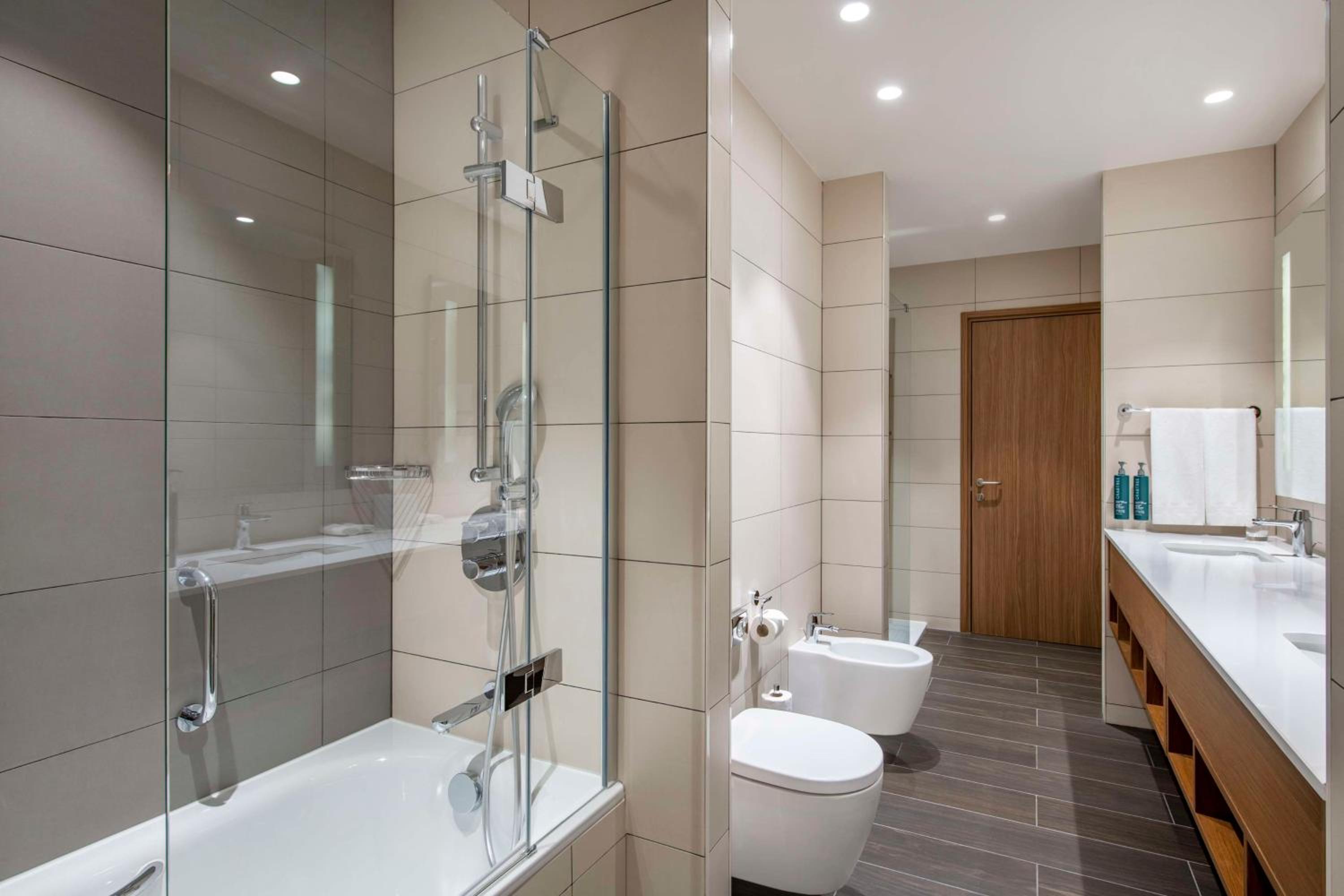 One-Bedroom King Suite - Photo 4
