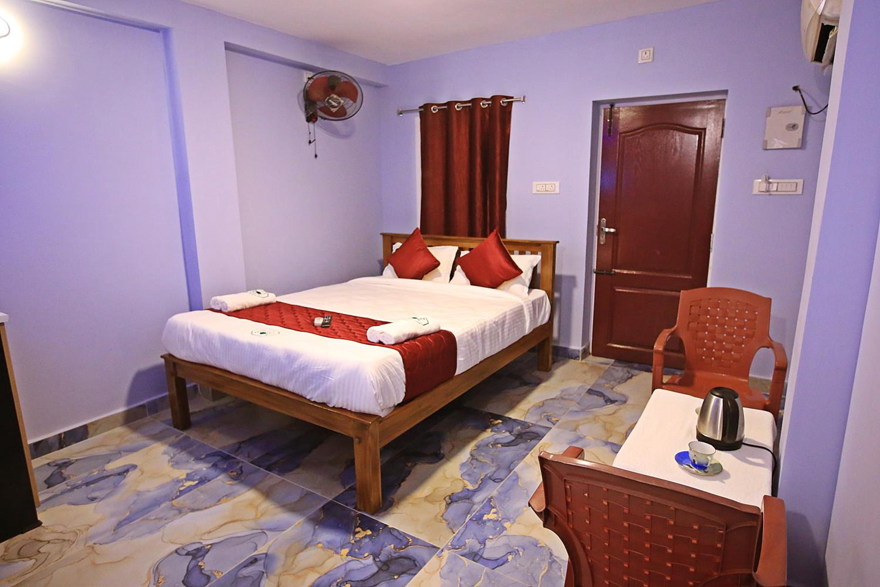 Deluxe Double Room (2 Adults + 1 Child) photo 3