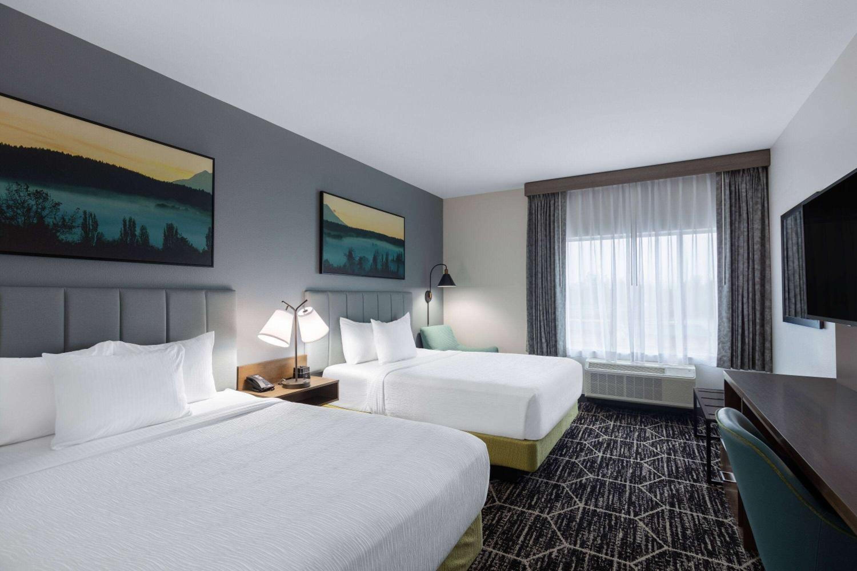 Queen Room with Two Queen Beds - Non-Smoking - Photo 3