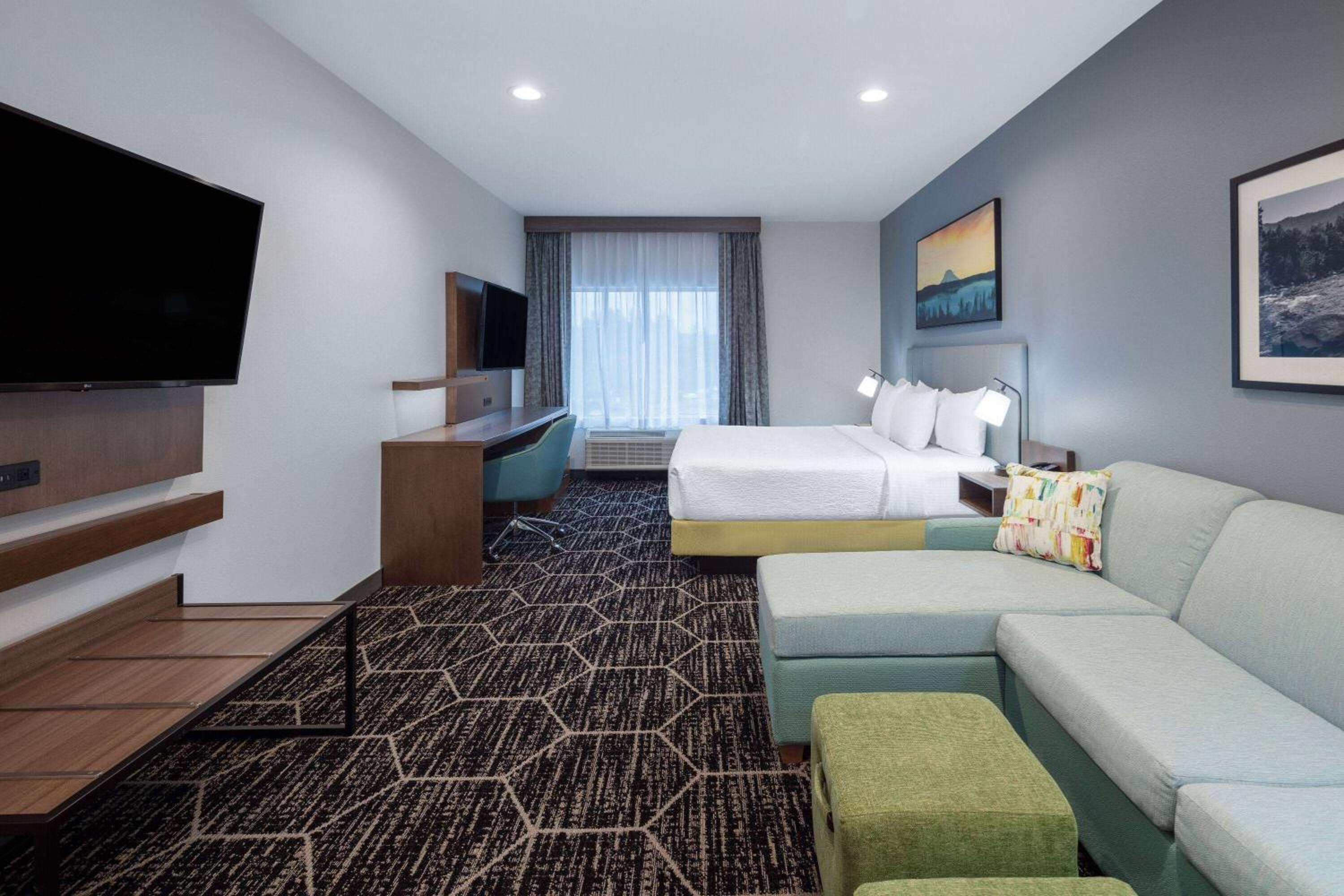 King Suite - Non-Smoking - Photo 2