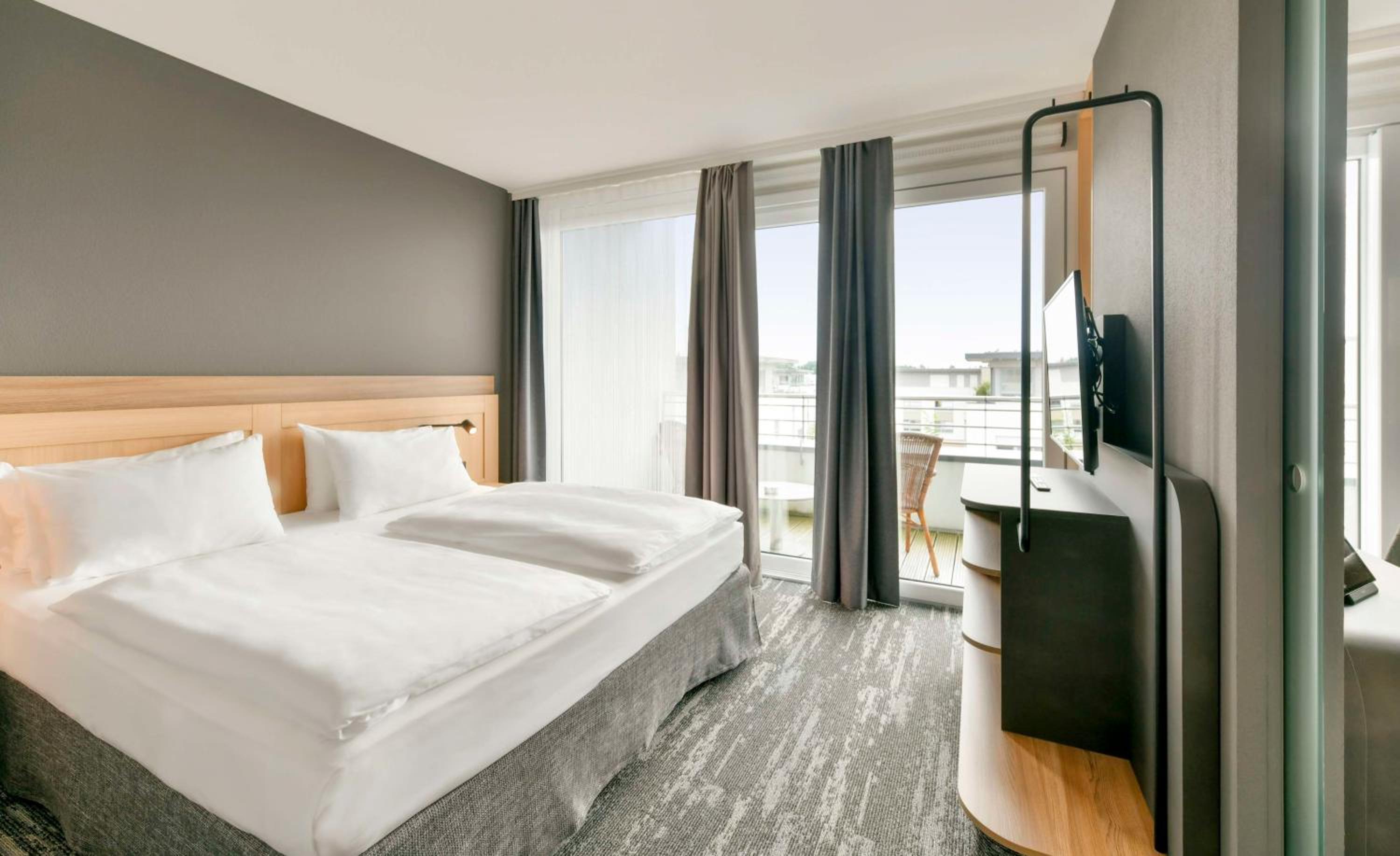 King Suite with Balcony - Top Floor/Non-Smoking - Photo 1