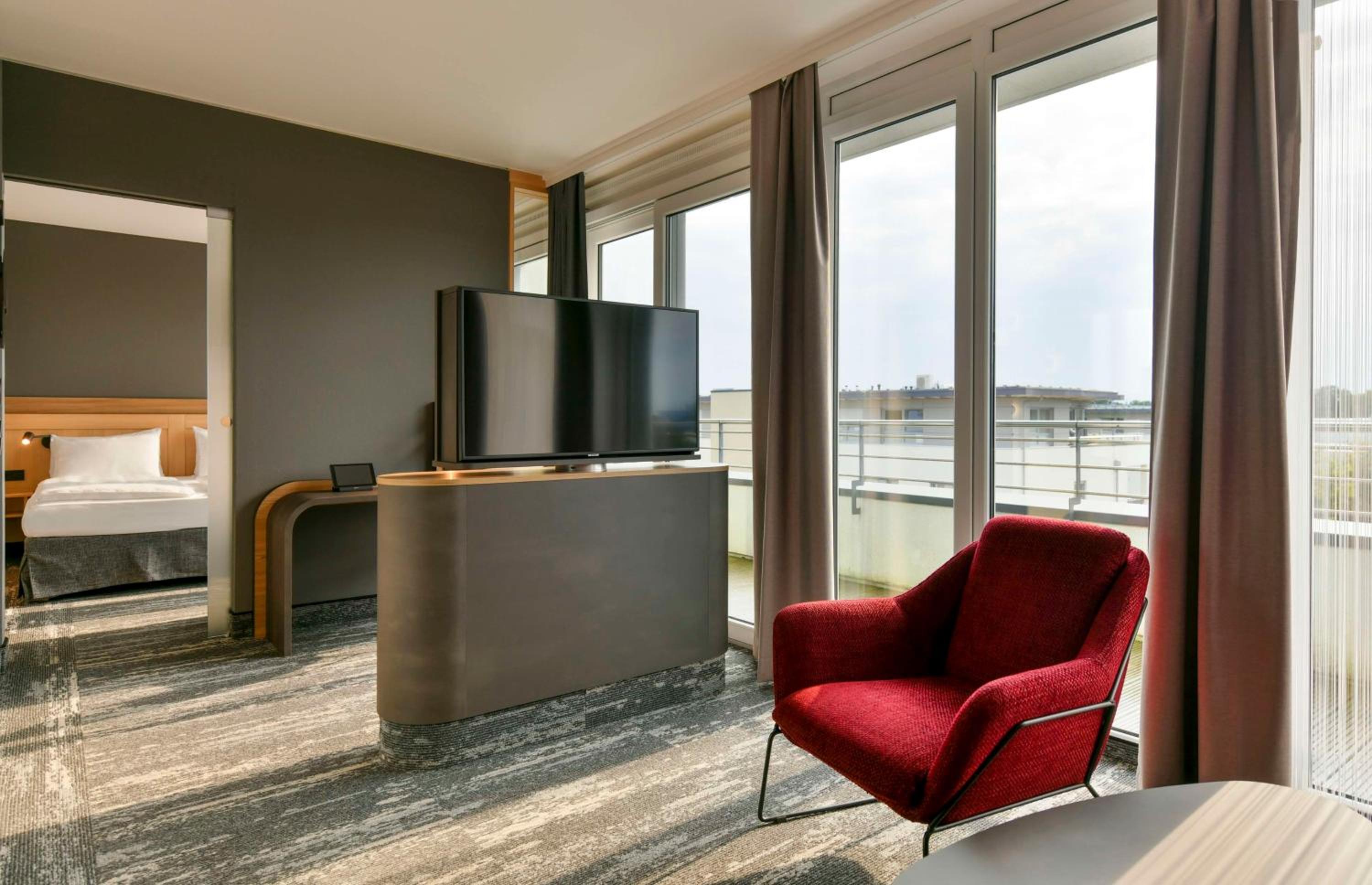 King Suite with Balcony - Top Floor/Non-Smoking - Photo 5