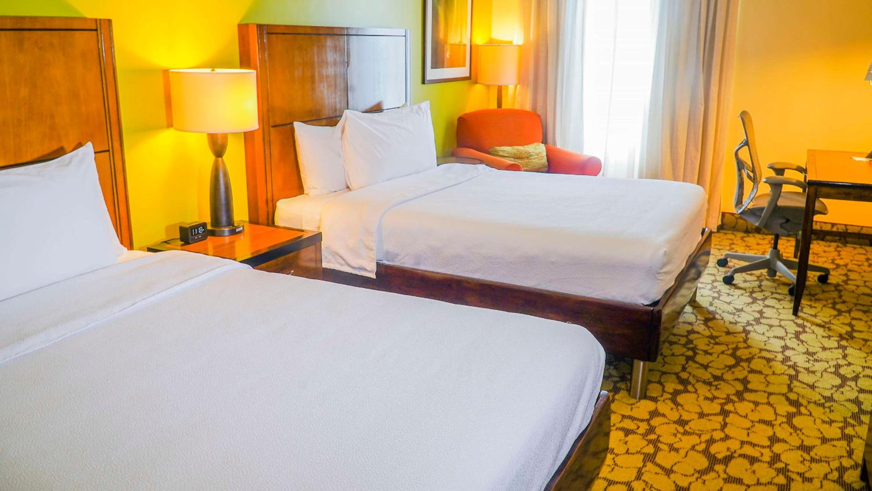 Queen Room with Two Queen Beds - Photo 2
