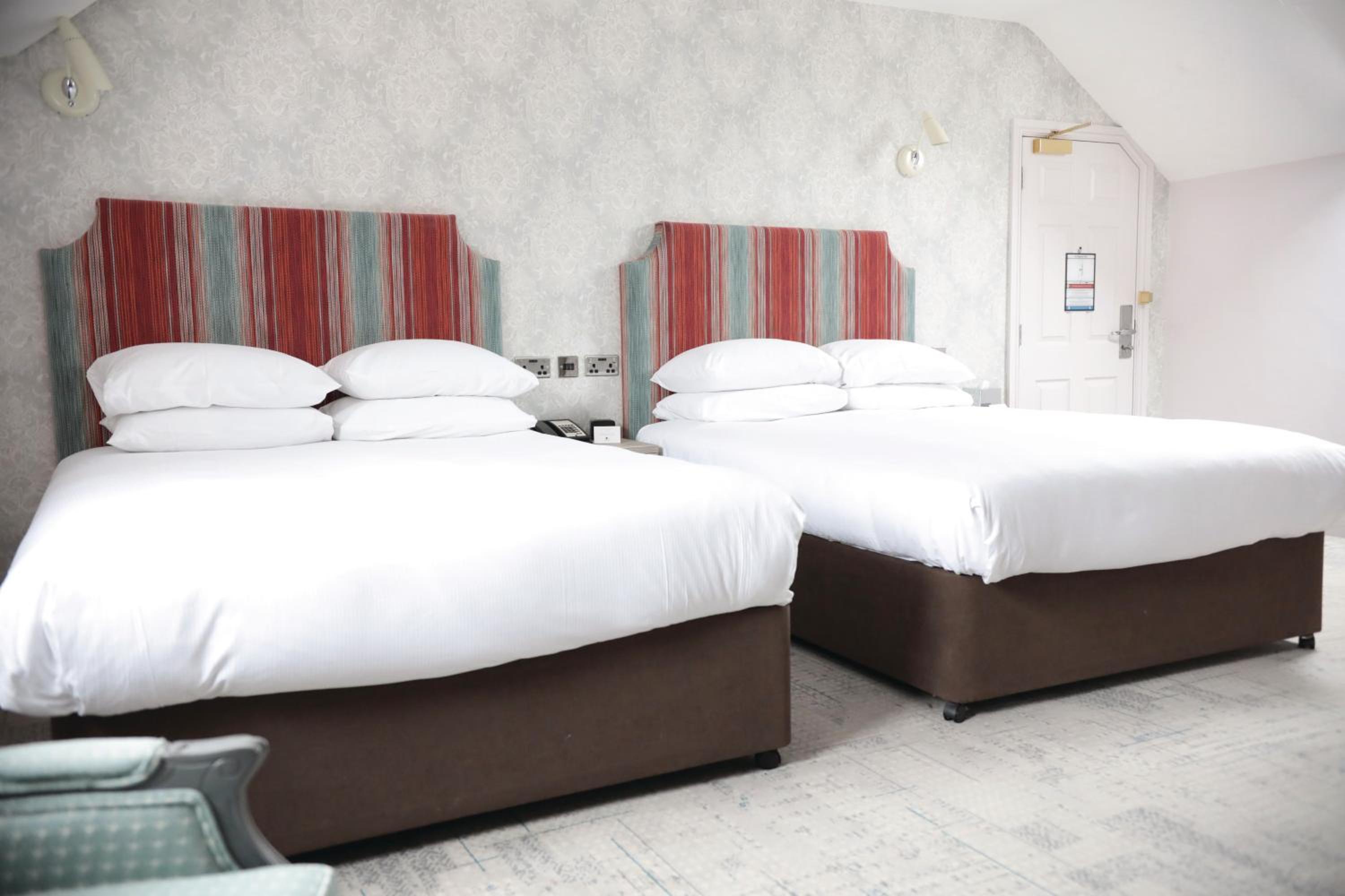 Double Room with Two Double Beds - Photo 3