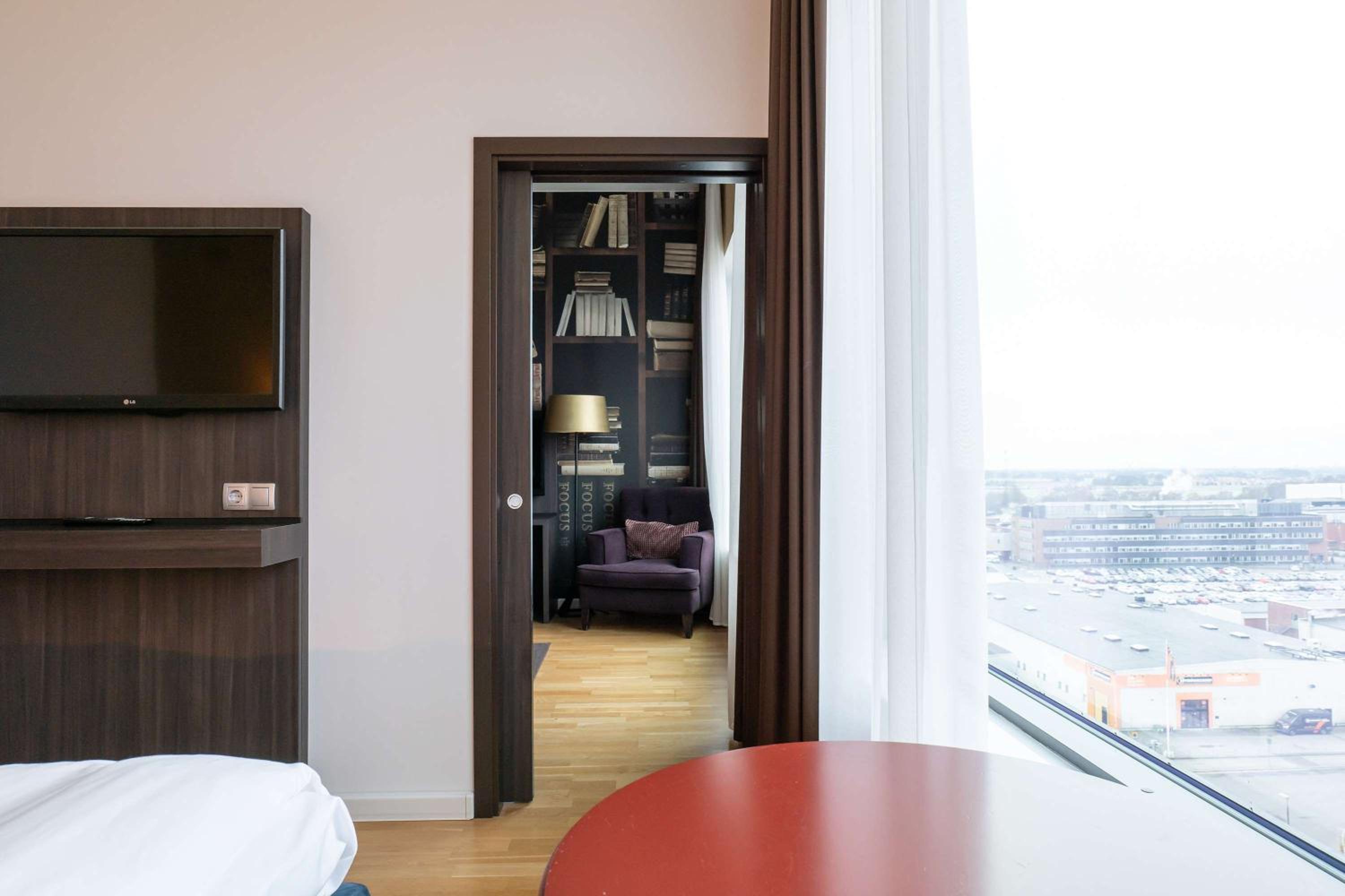 Junior King Suite