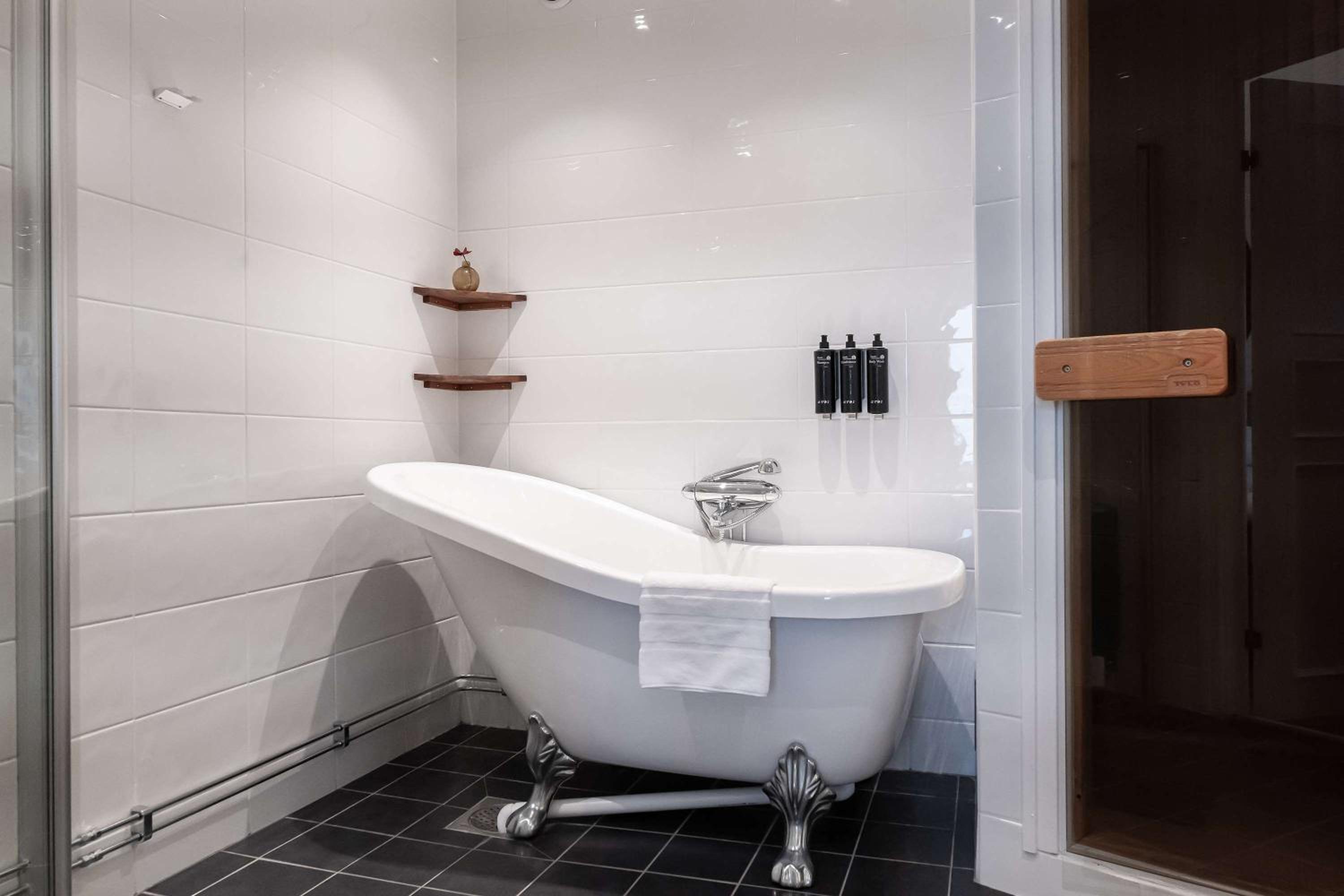 Junior King Suite - Photo 5