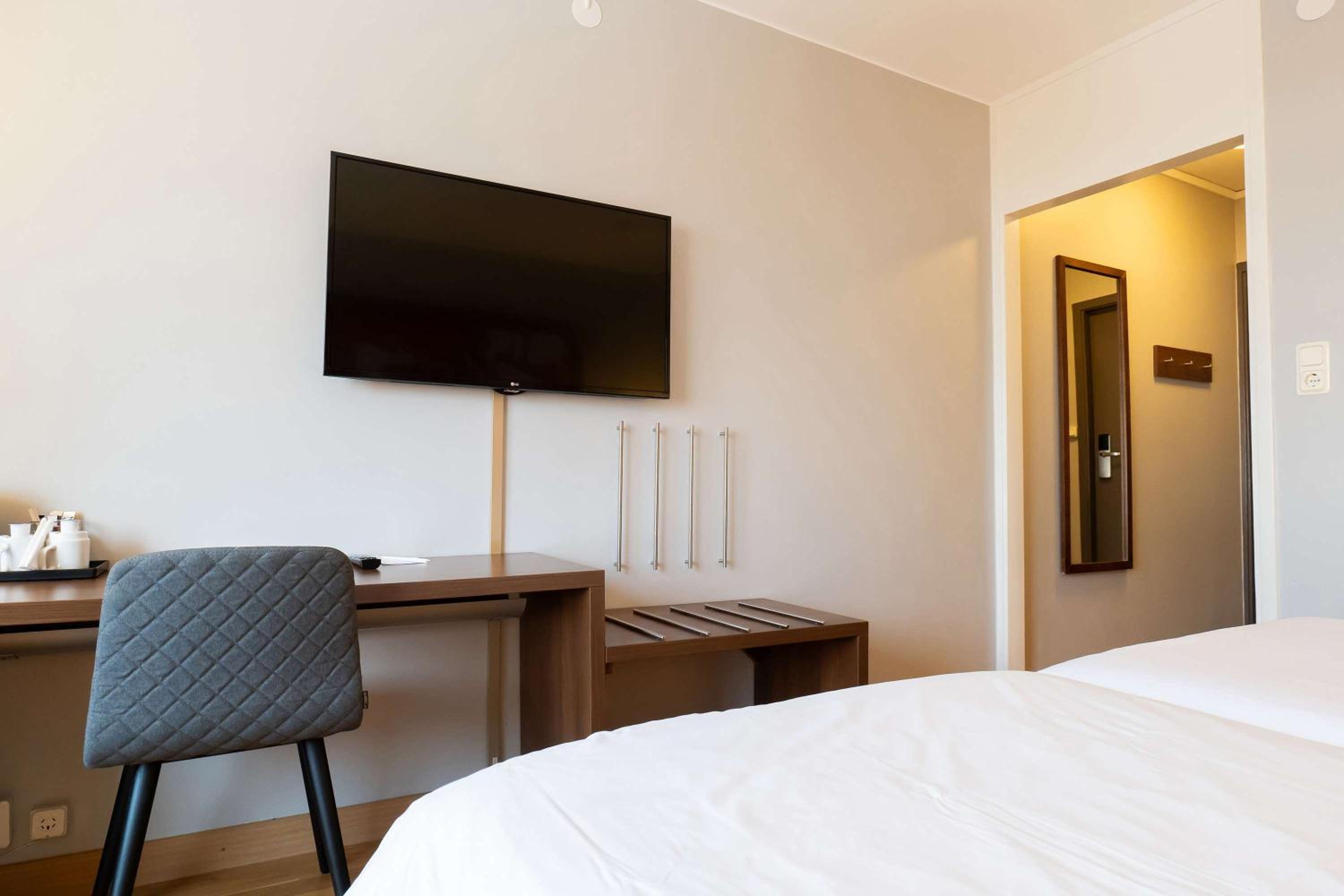 Standard Twin Room - Photo 4
