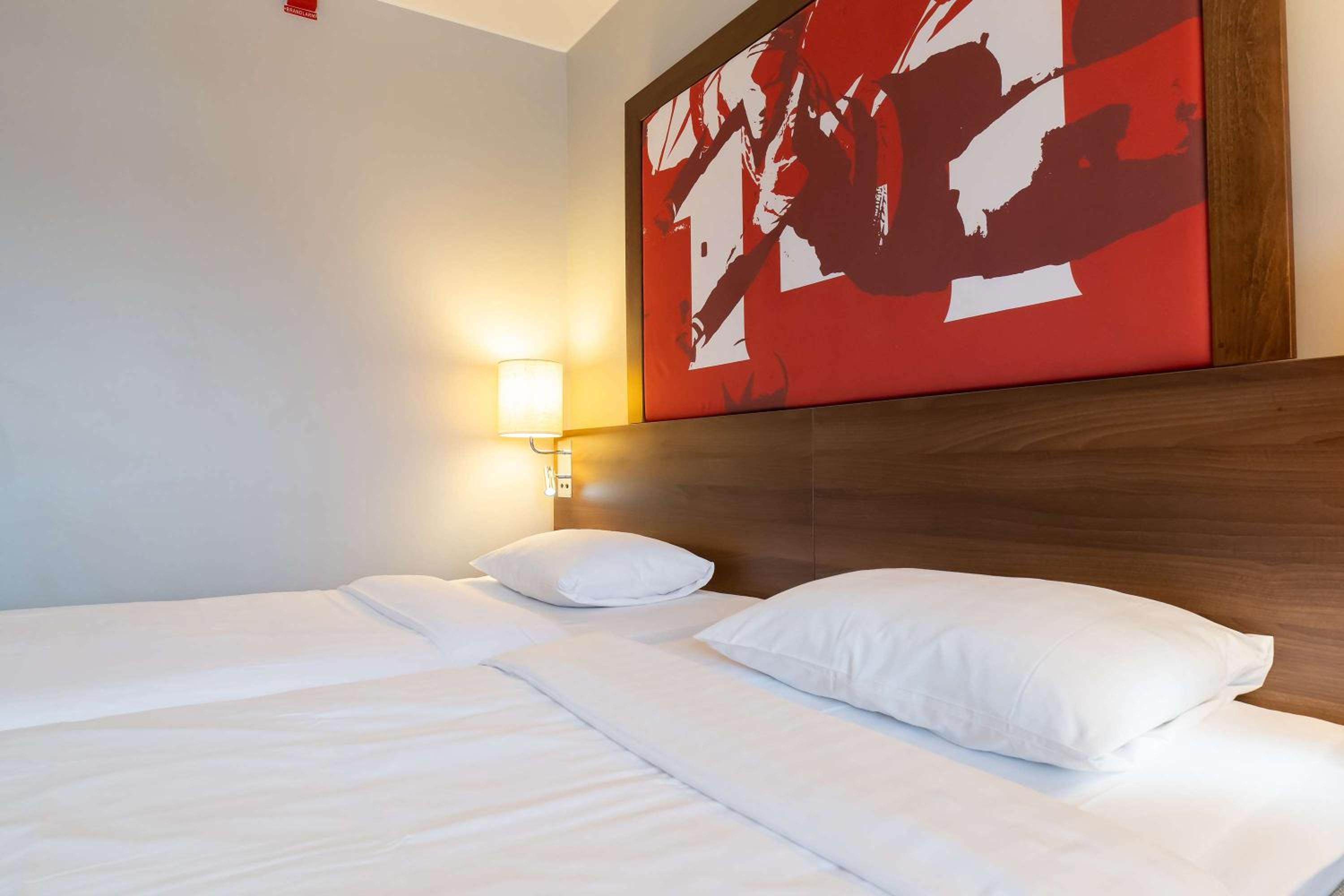 Standard Twin Room - Photo 5