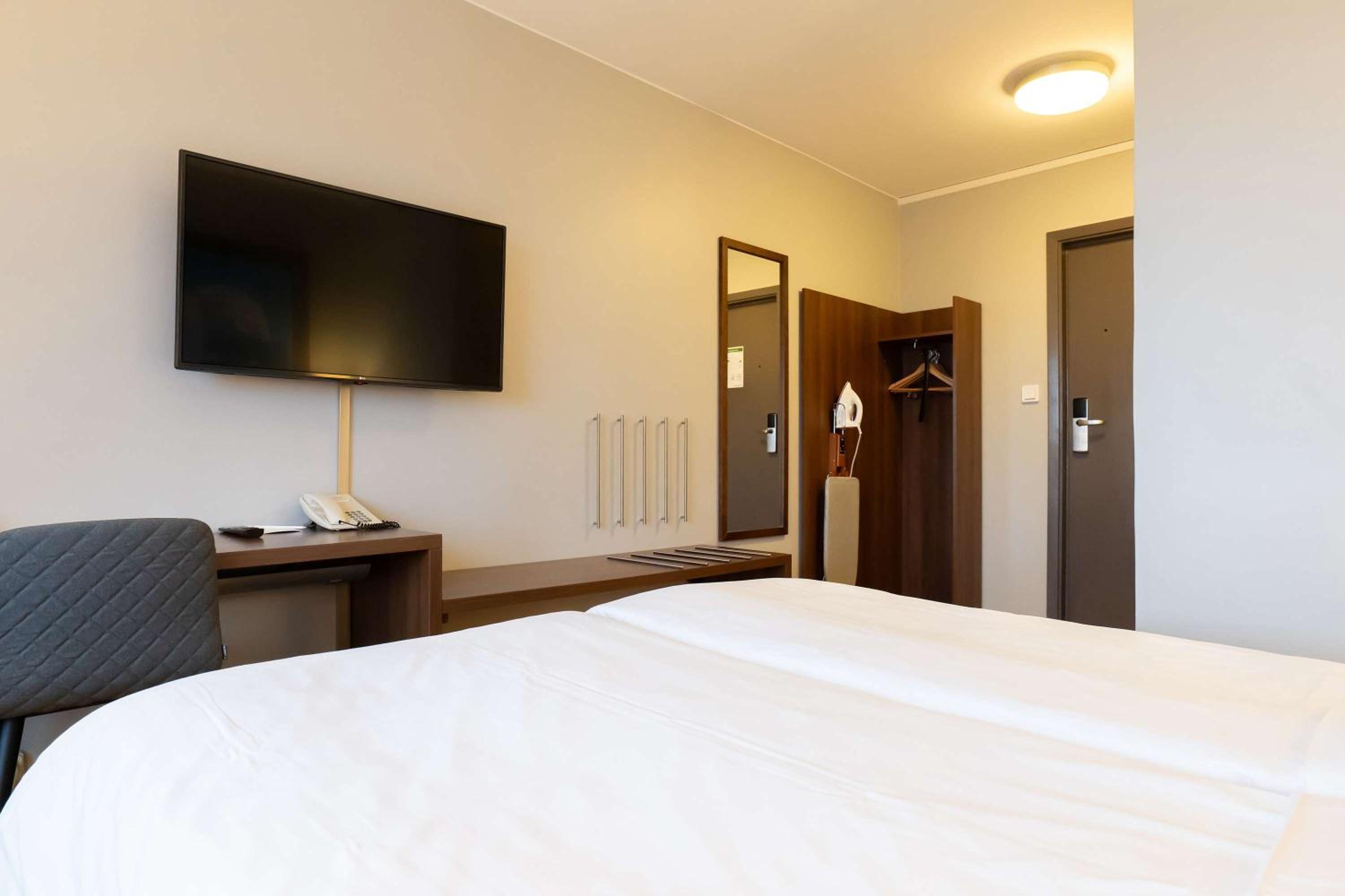 Standard Queen Room - Photo 1
