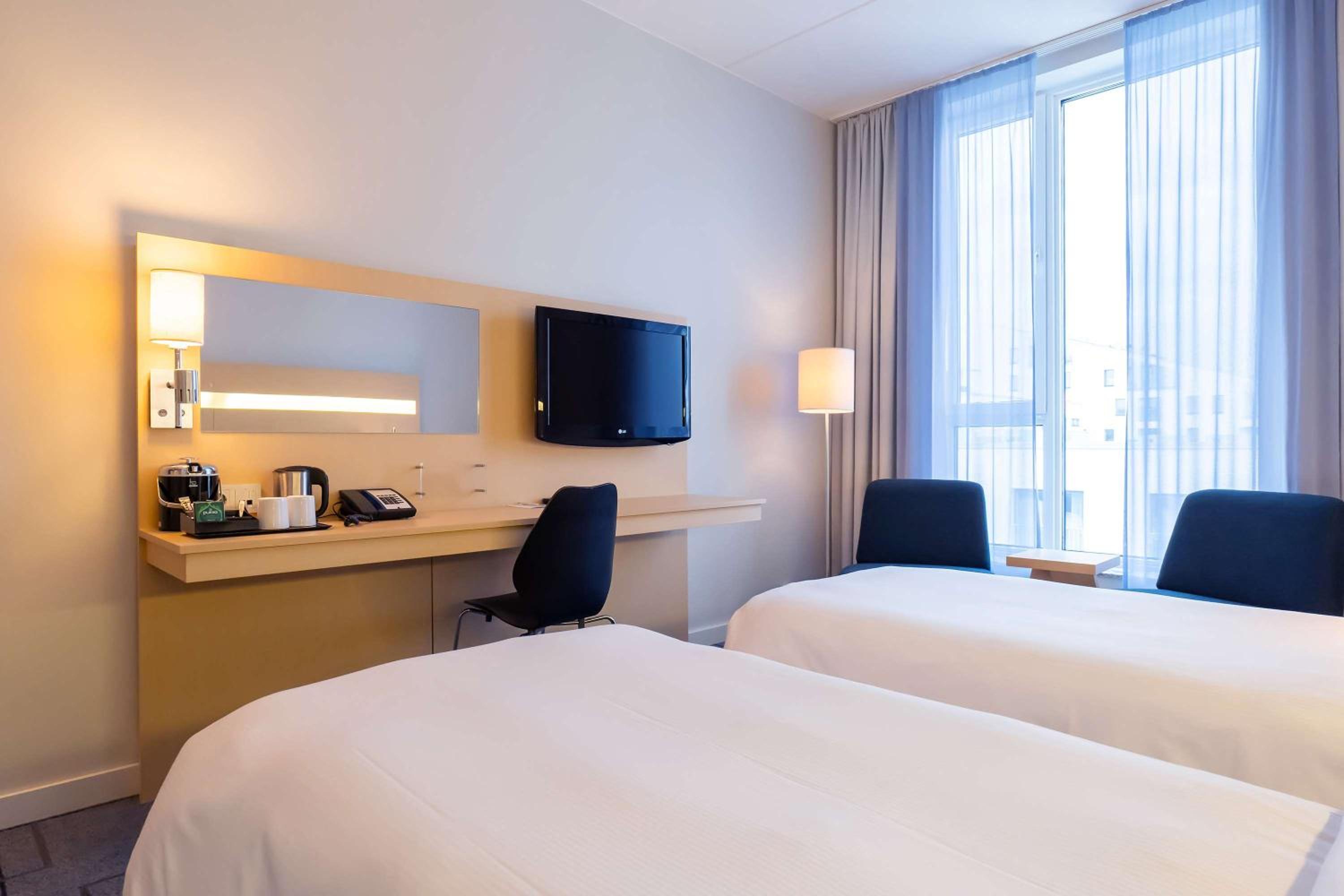 Standard Twin Room - Photo 2