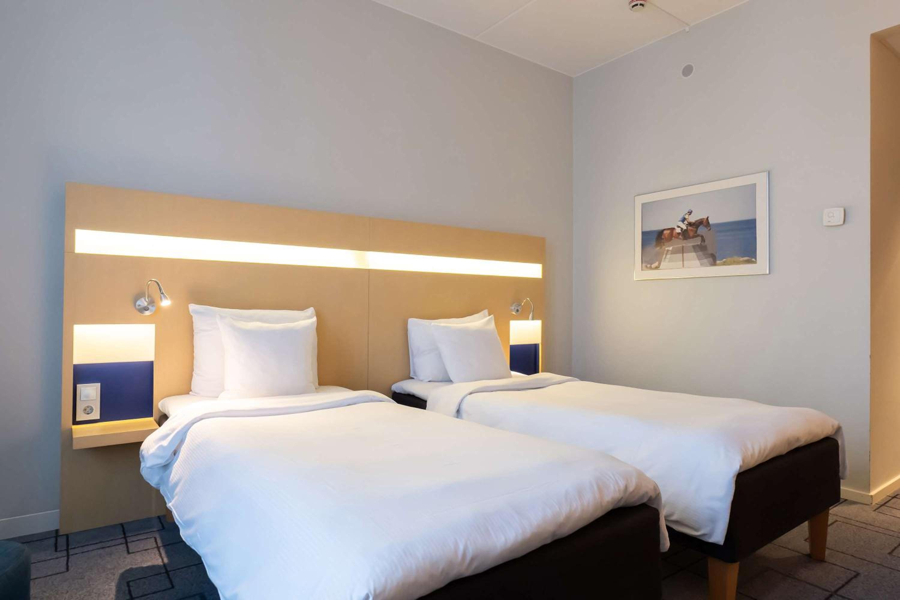 Standard Twin Room - Photo 3
