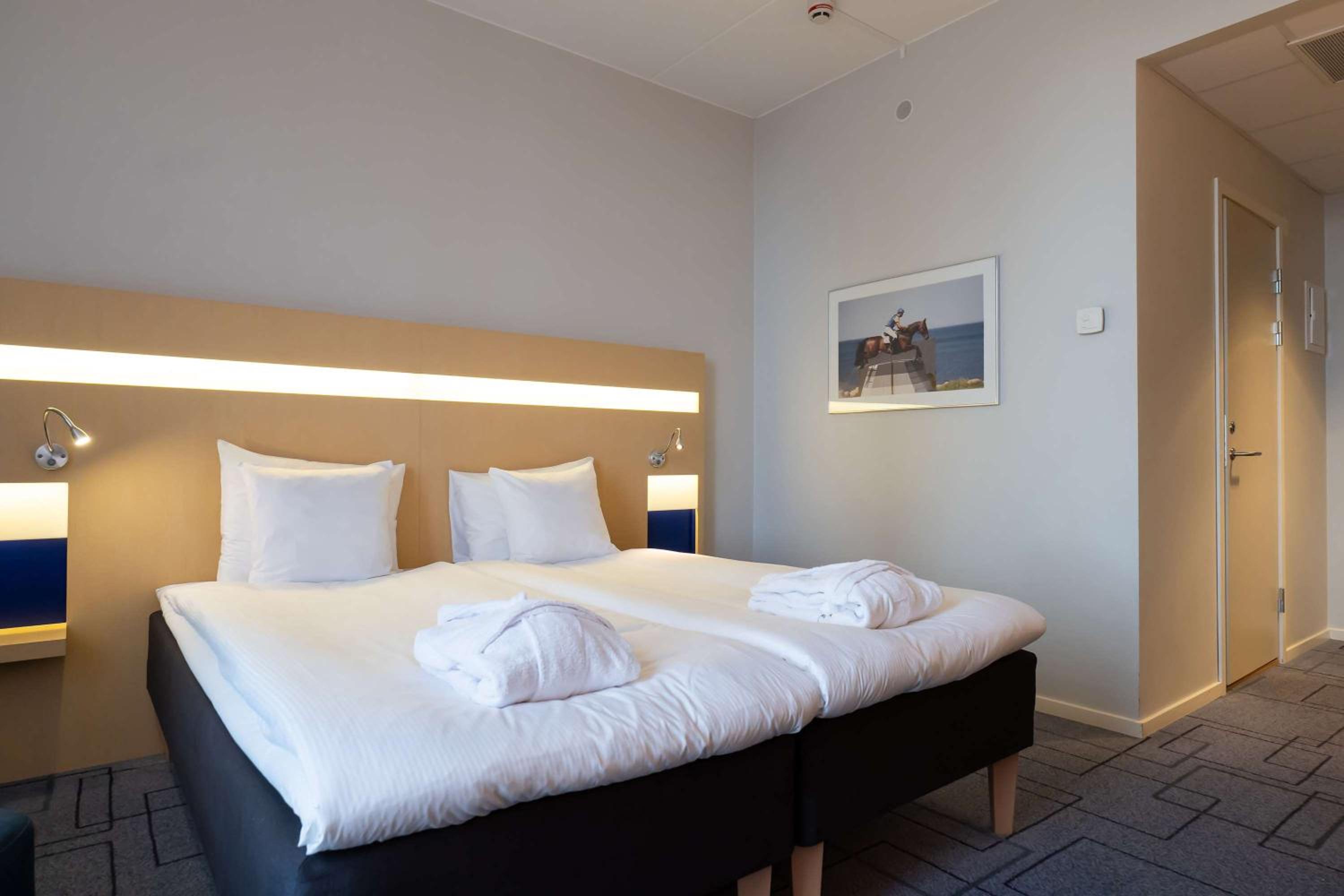 Superior King Room - Photo 3