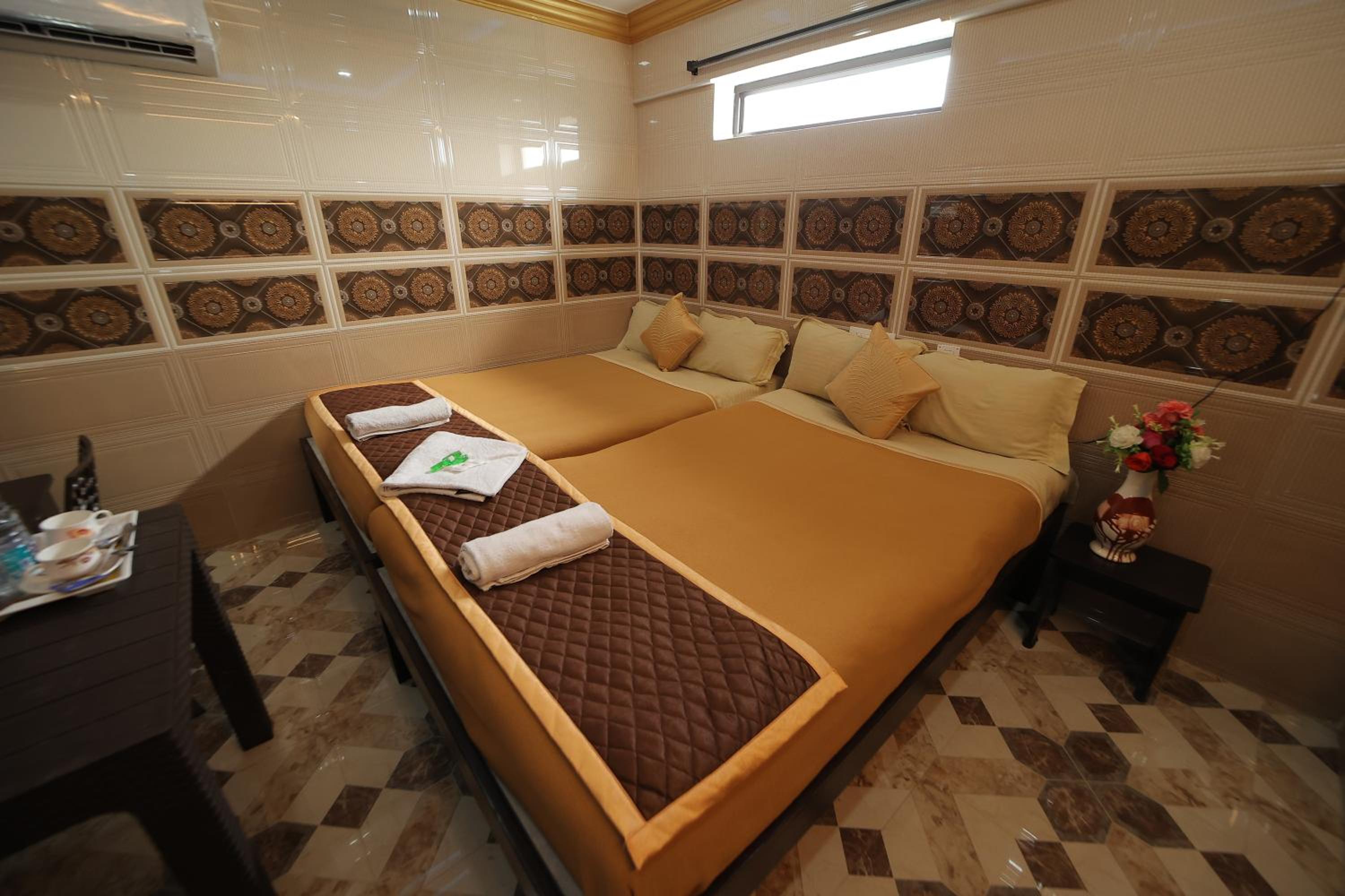 Deluxe Family Suite