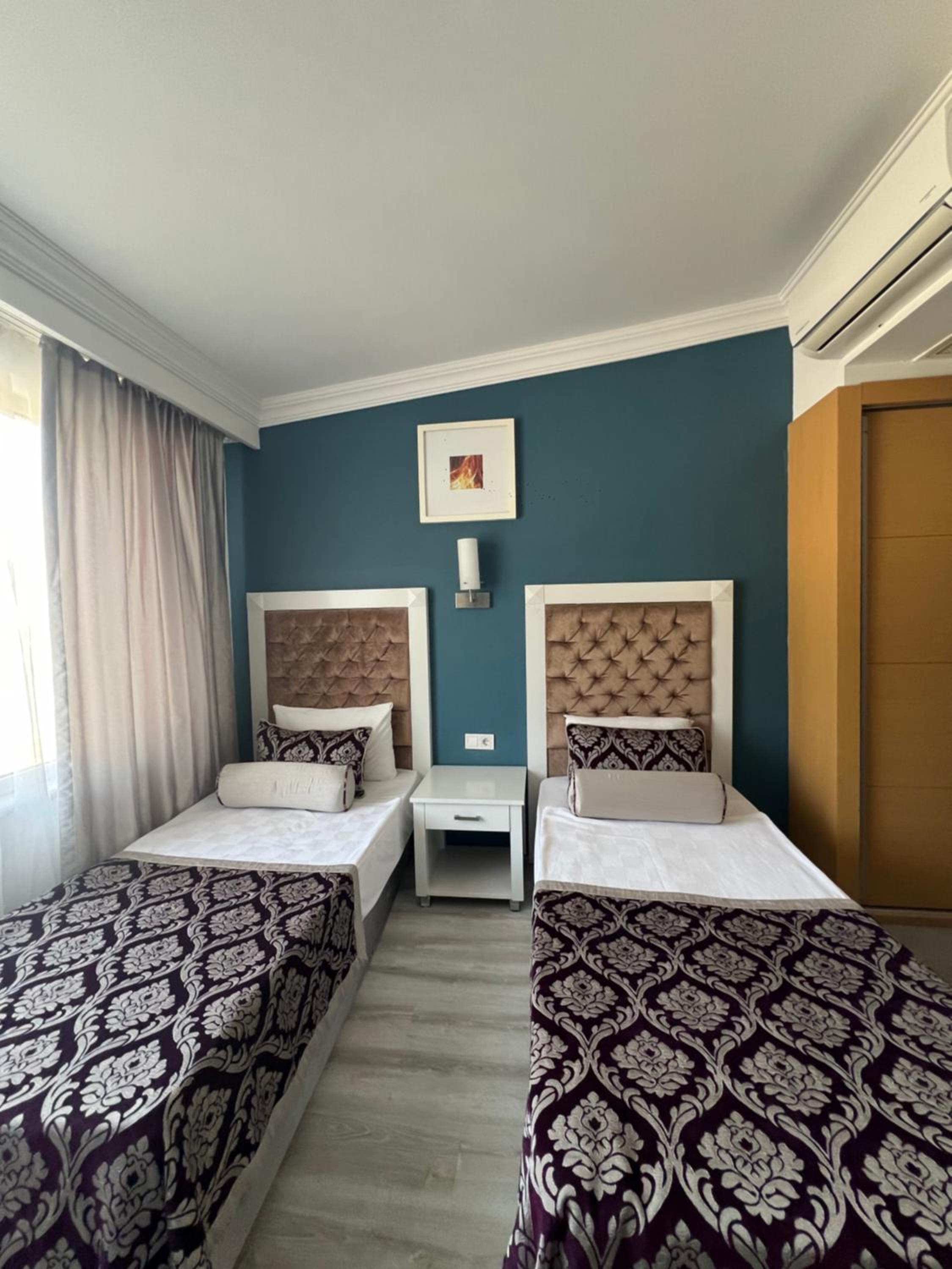 Economy Double Room thumbnail 5