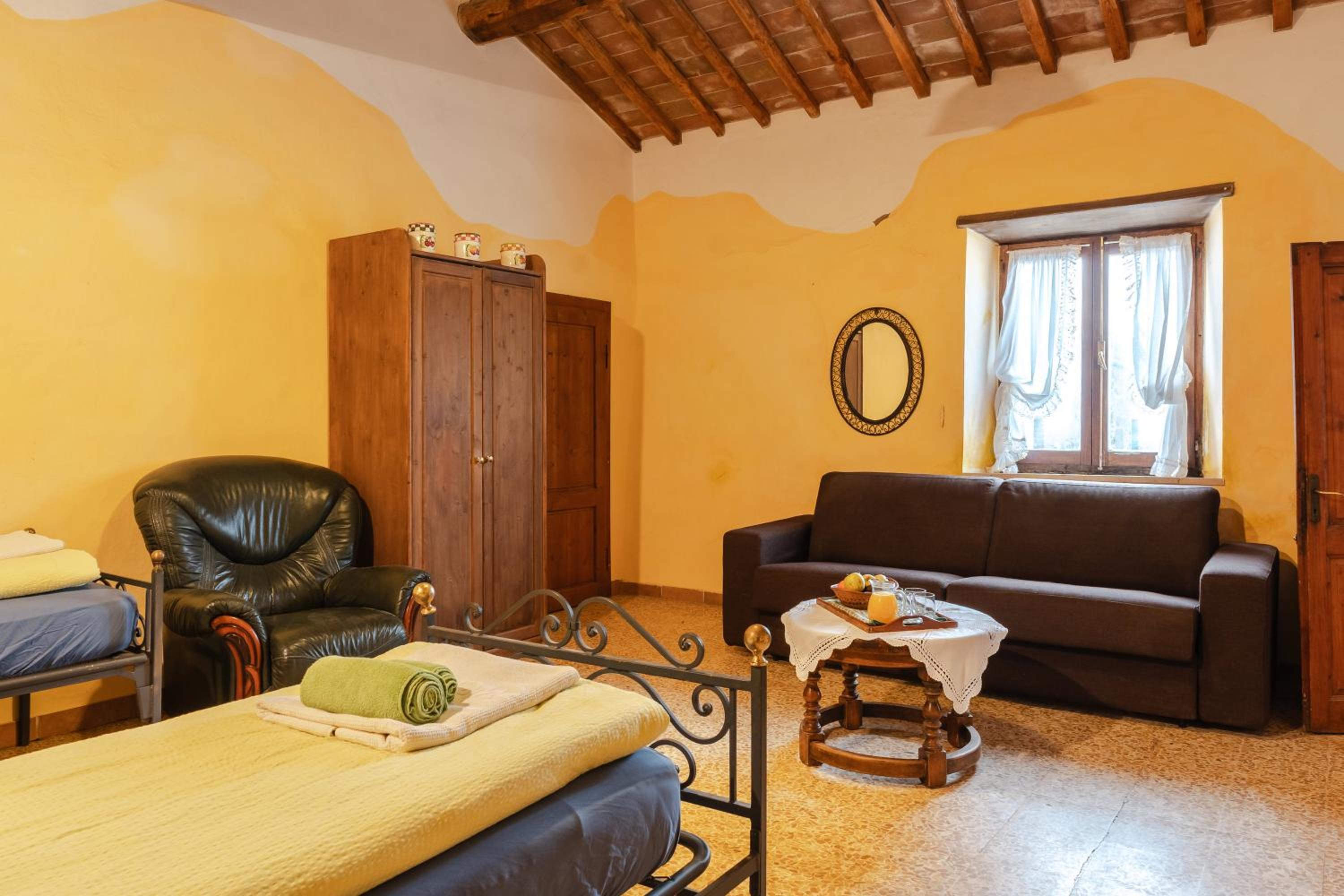 Three-Bedroom Premium Apartment with Balcony photo 1