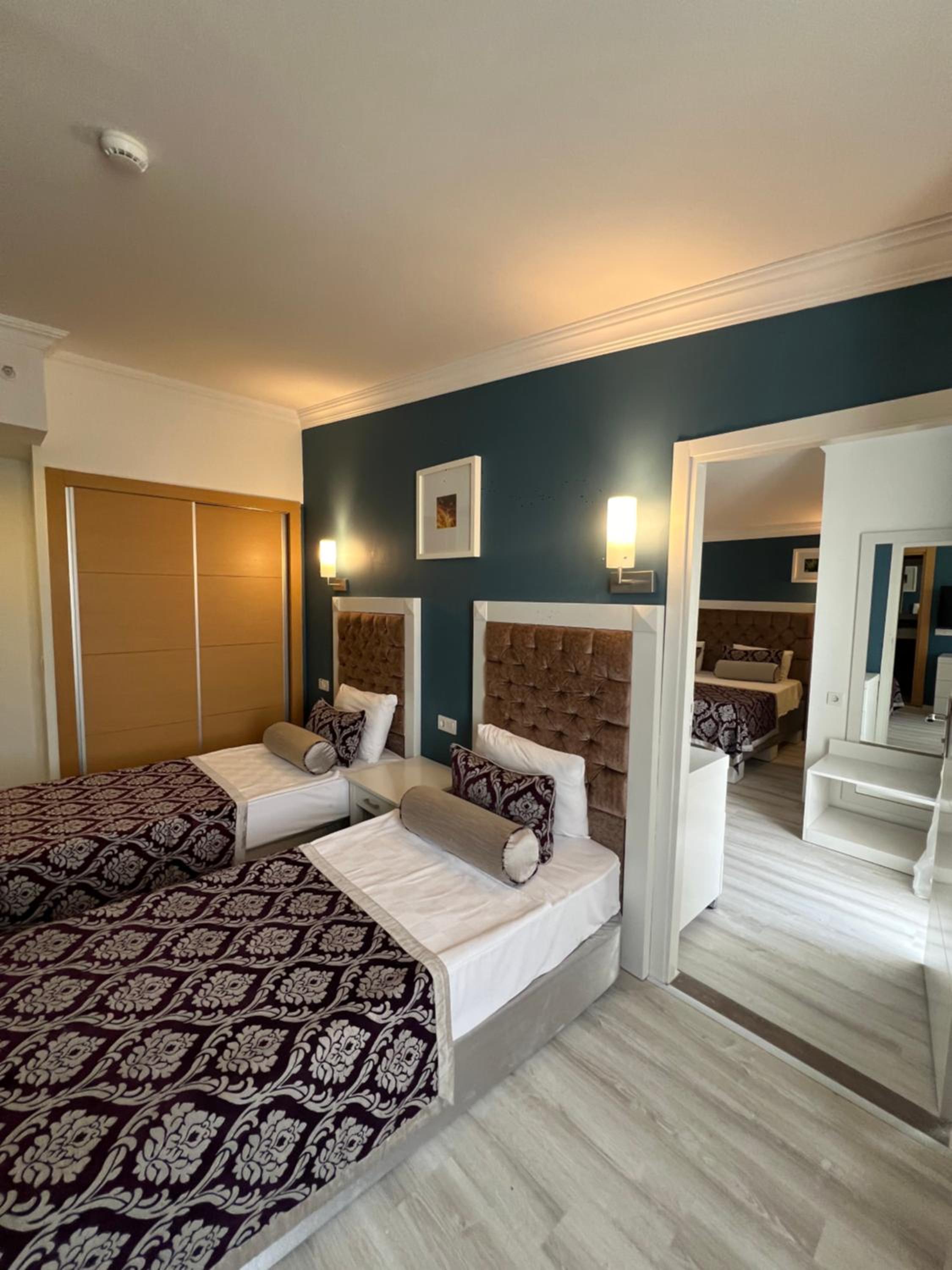 Family Room thumbnail 5