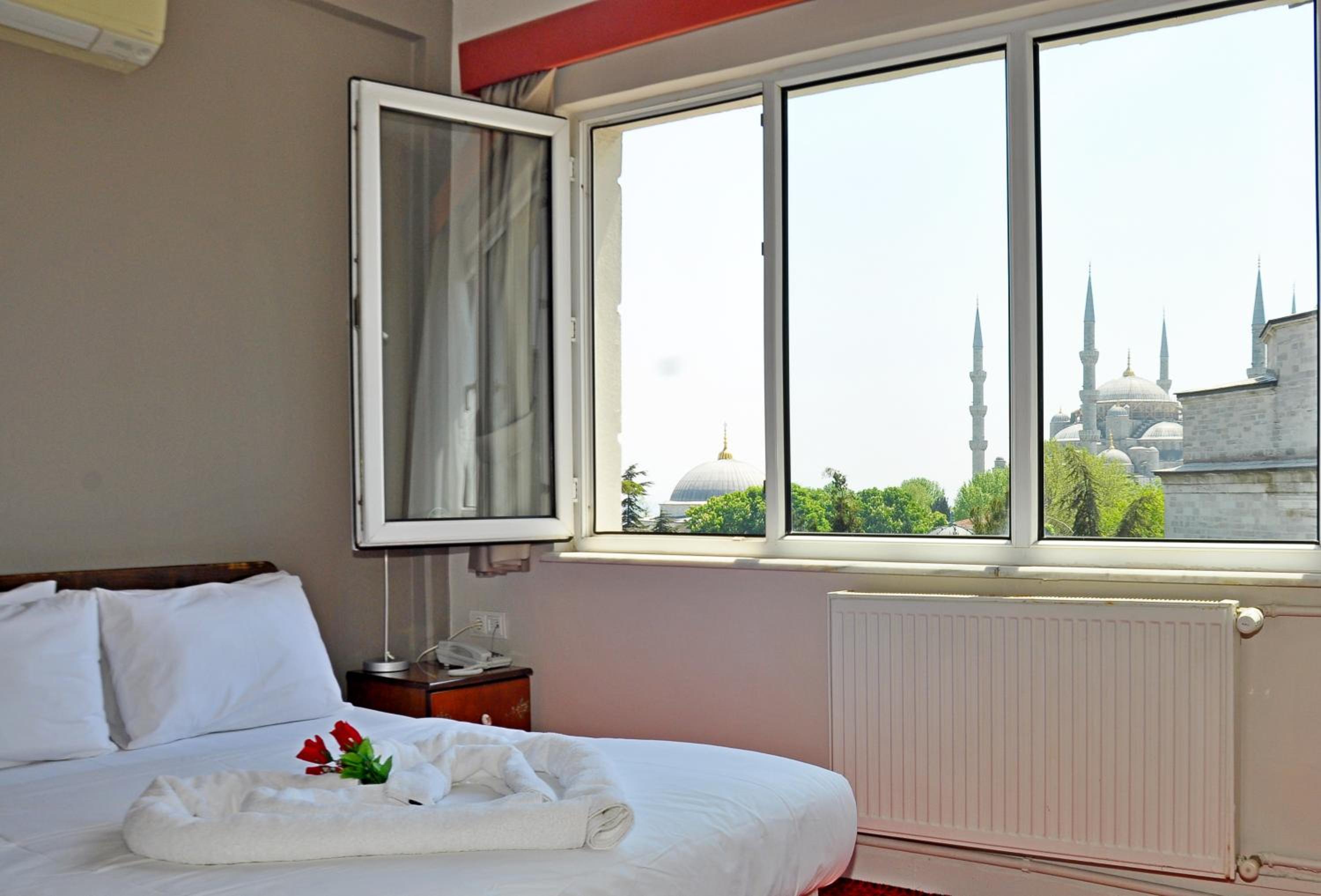 Double Room with Private Bathroom photo 2