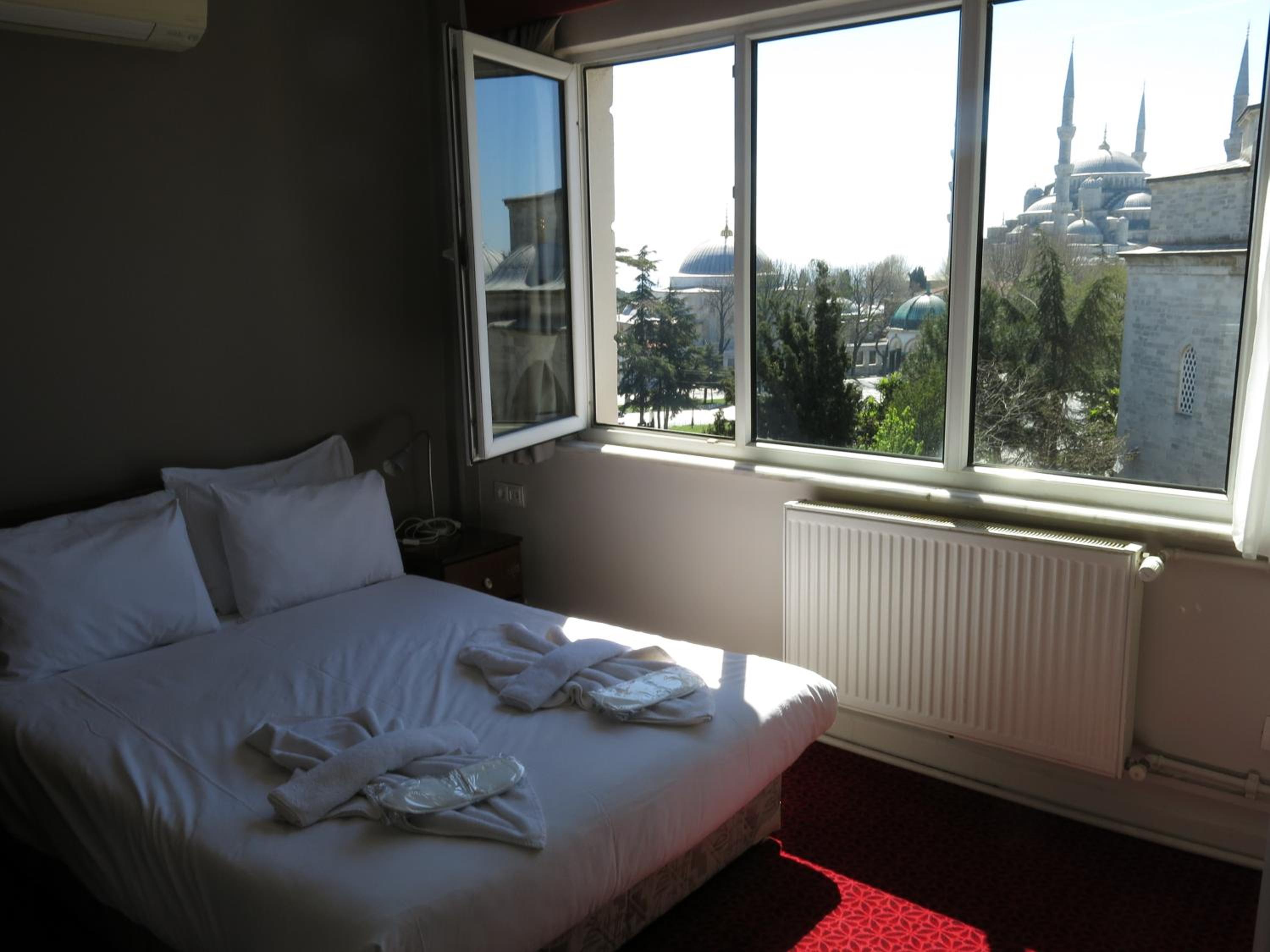 Single Room with Bathroom photo 3