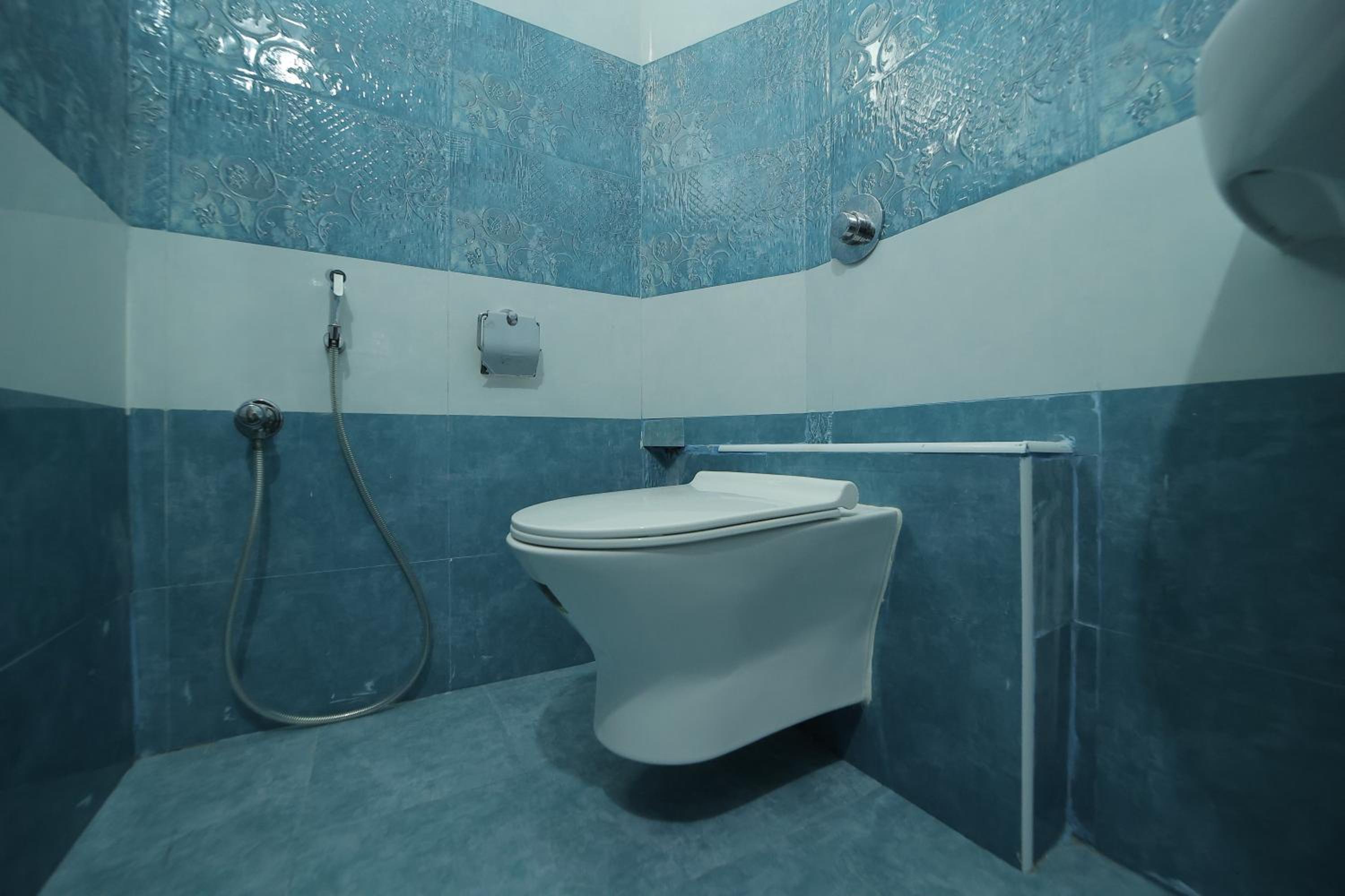 Deluxe Double Room (2 Adults + 1 Child) - Photo 6