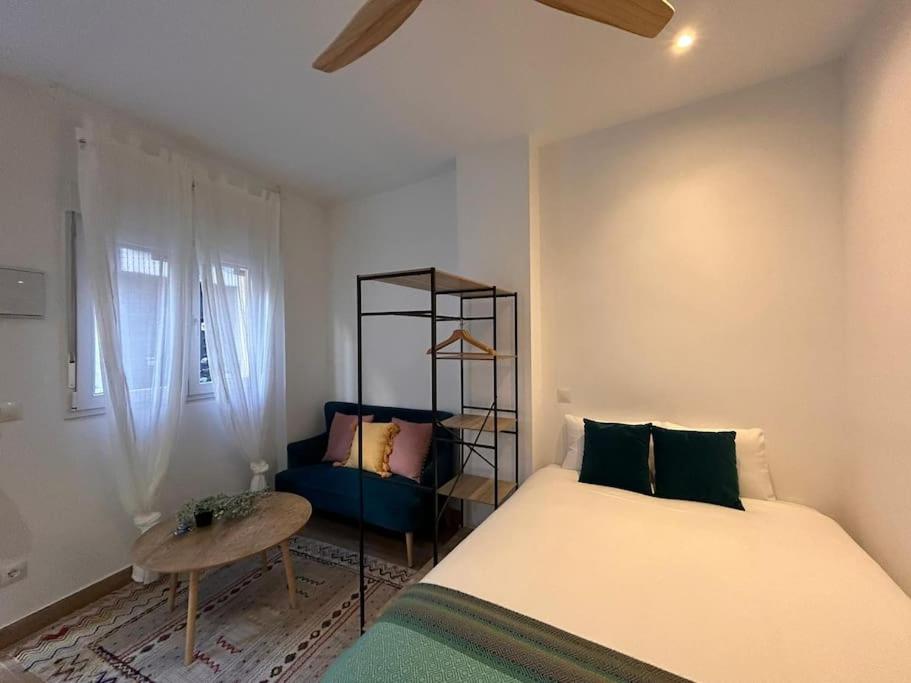 One-Bedroom Apartment photo 2