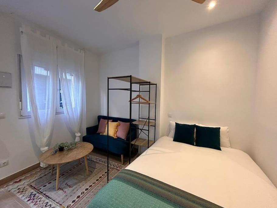 One-Bedroom Apartment photo 3