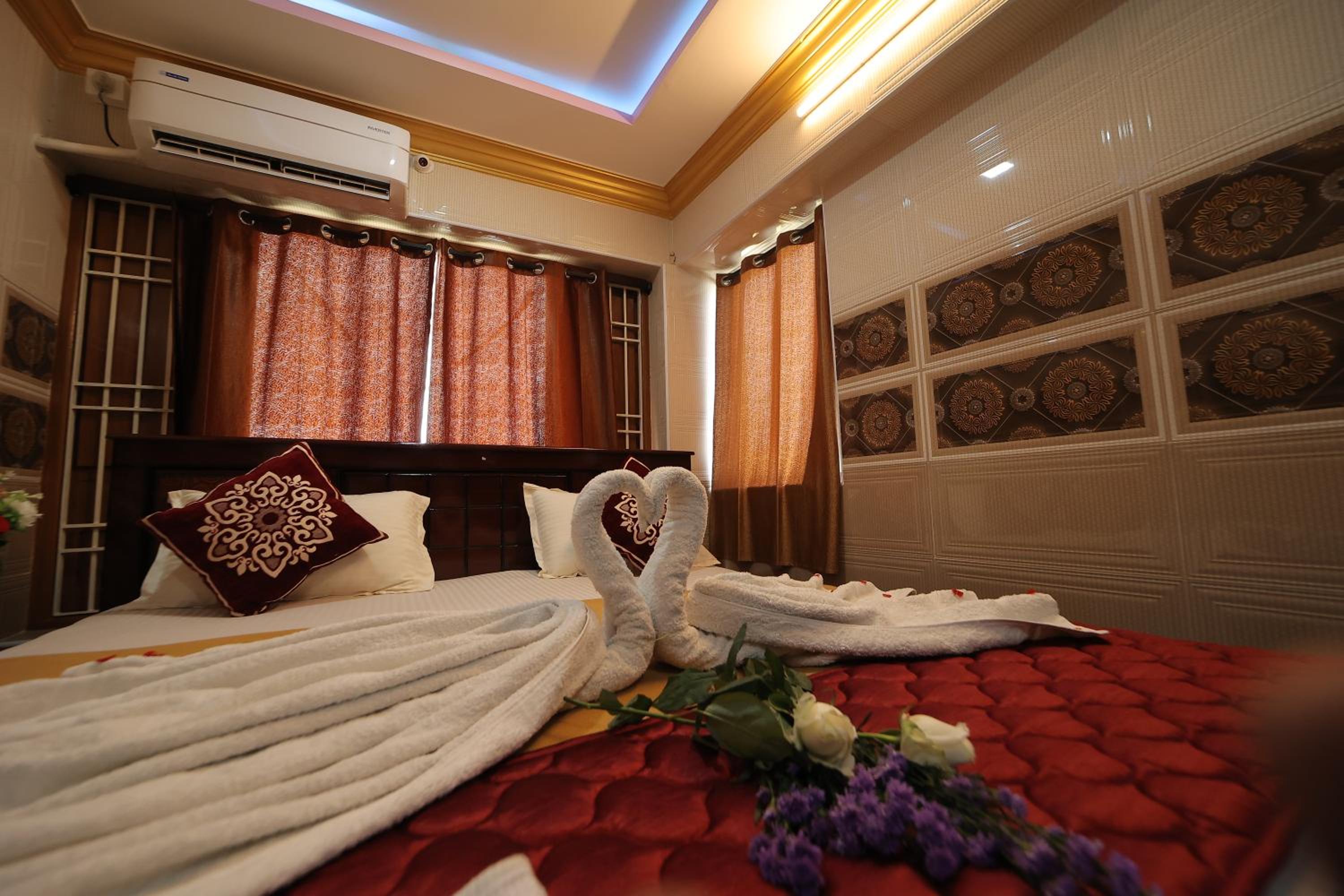Deluxe Double Room (2 Adults + 1 Child) - Photo 21