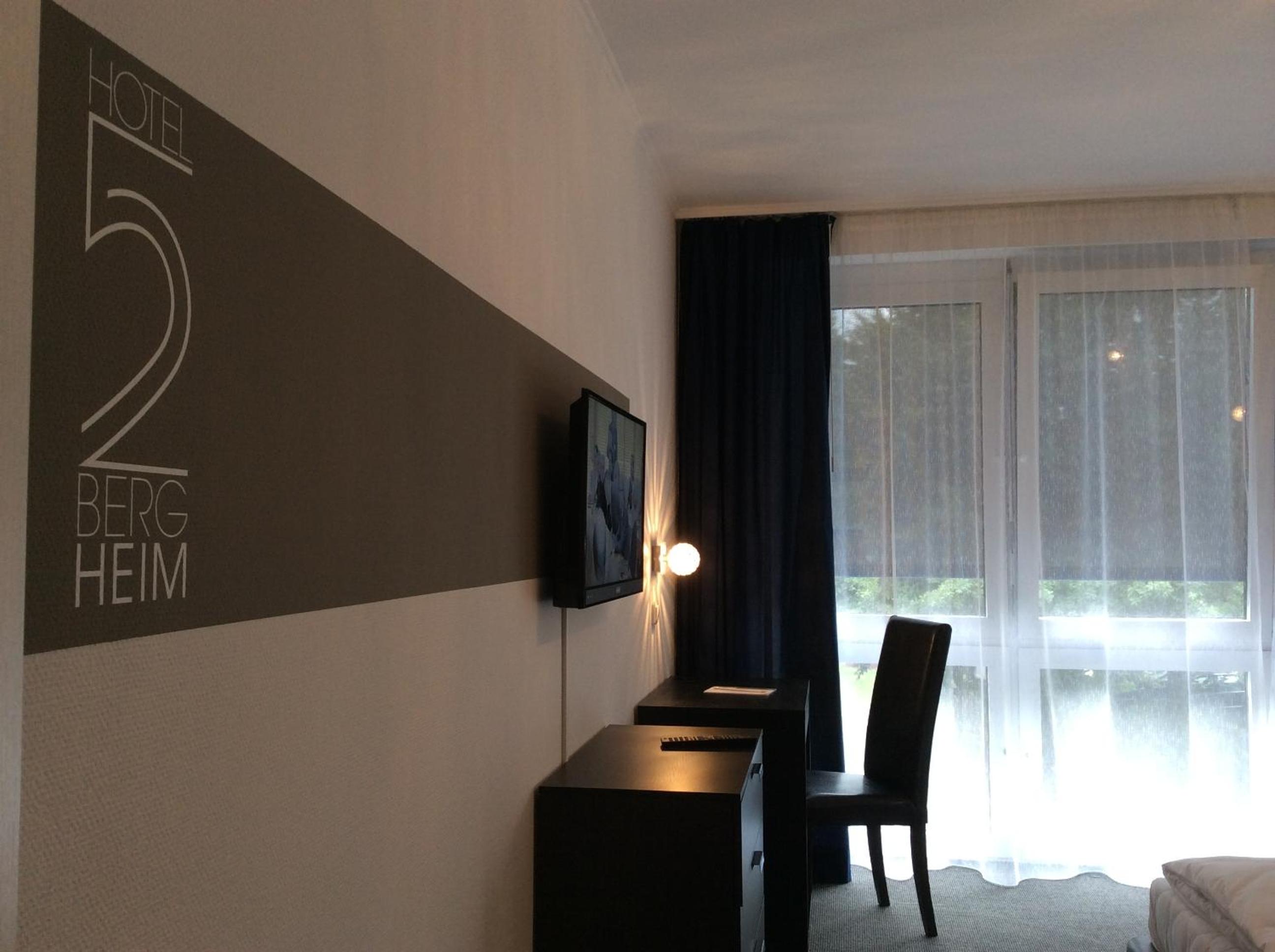 Large Double Room - Photo 8