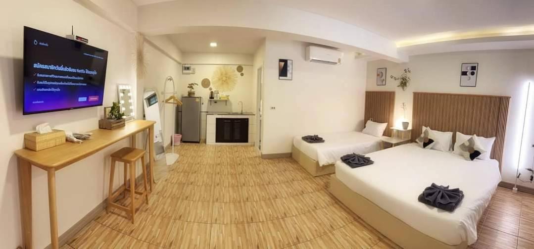 Deluxe Family Room - Photo 5