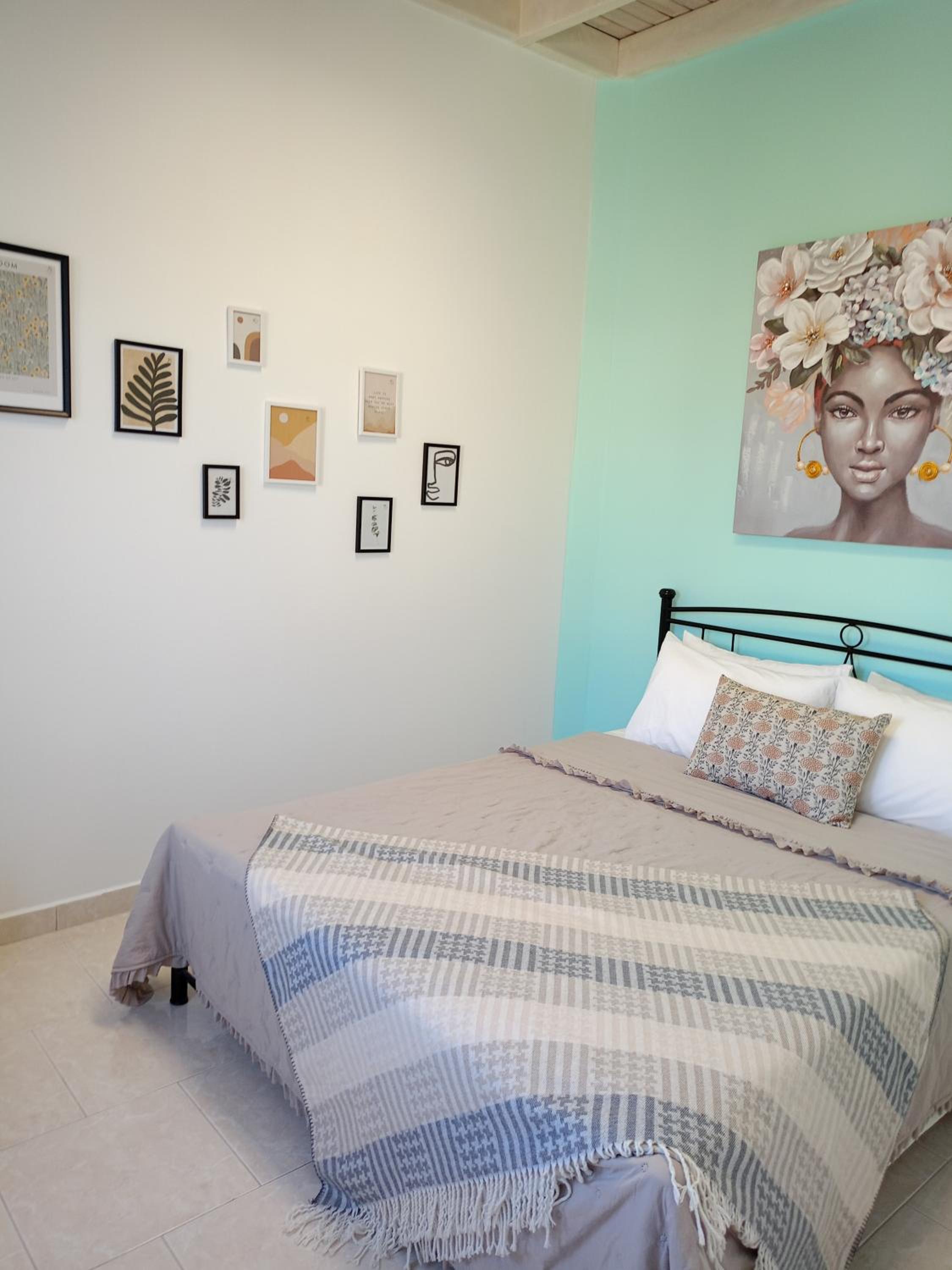 Three-Bedroom House photo 2