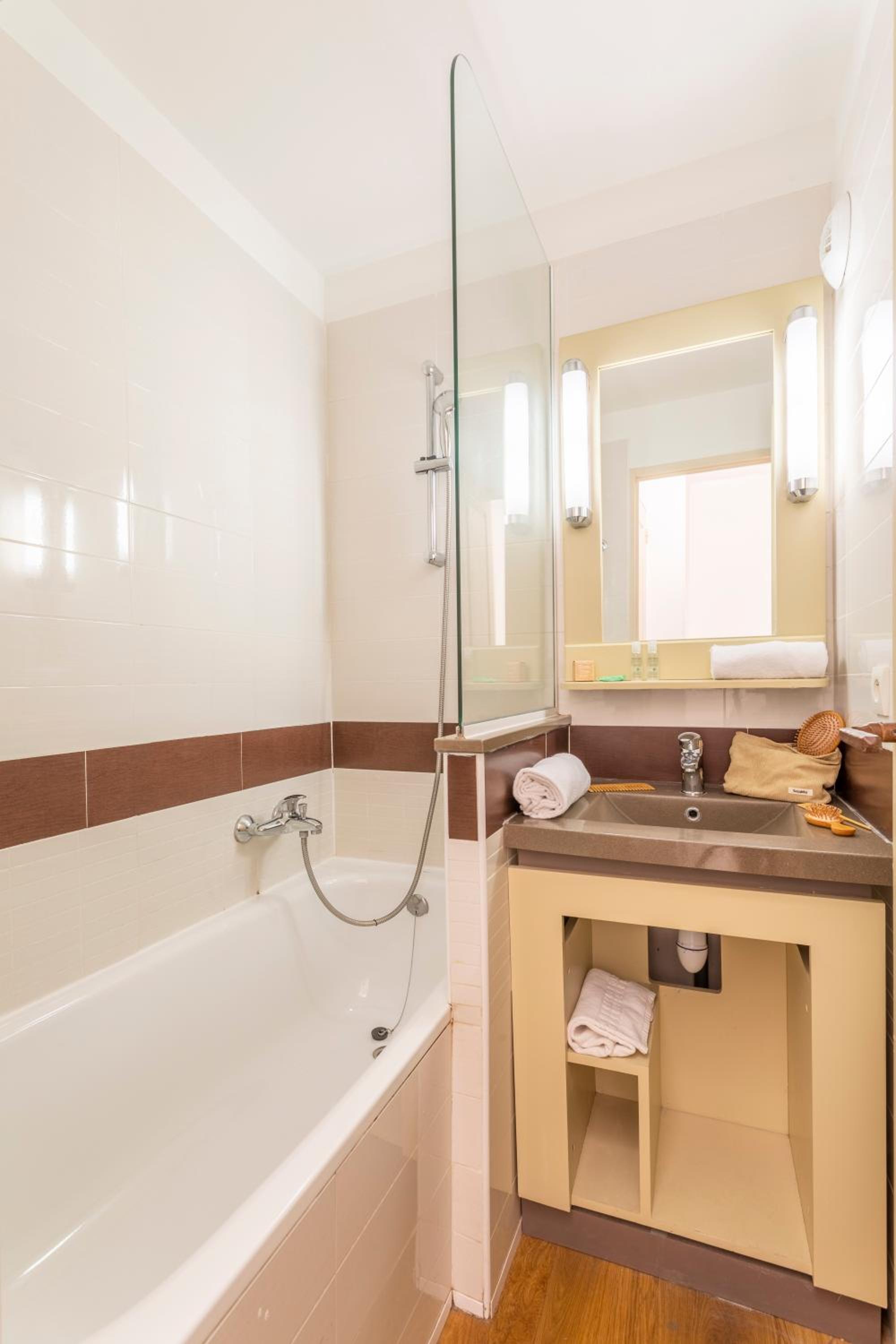 One-Bedroom Apartment with Sleeping Alcove, Air Conditioning and Terrace (6 People) - Sea View - Photo 6