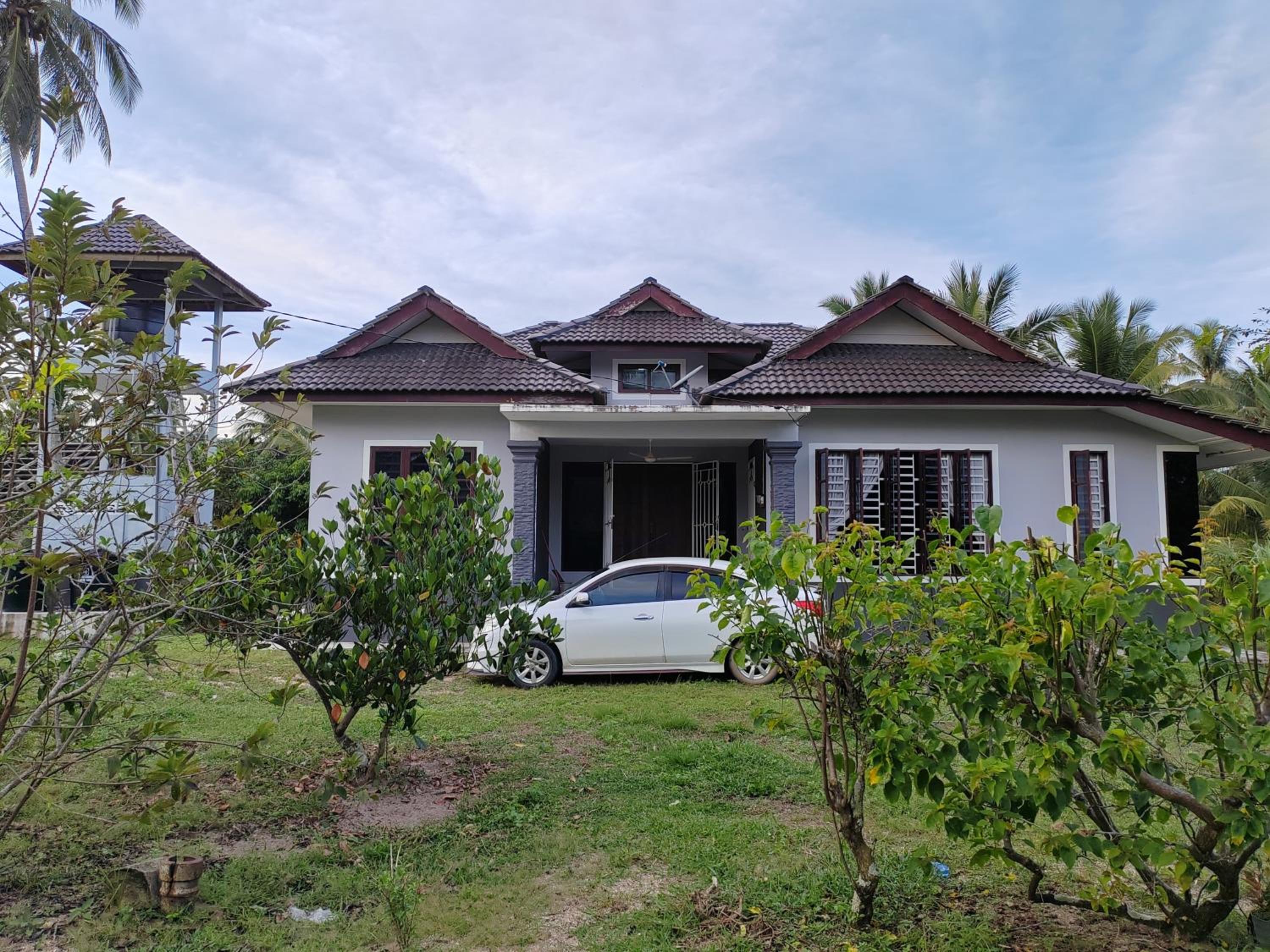 Three-Bedroom House photo 1