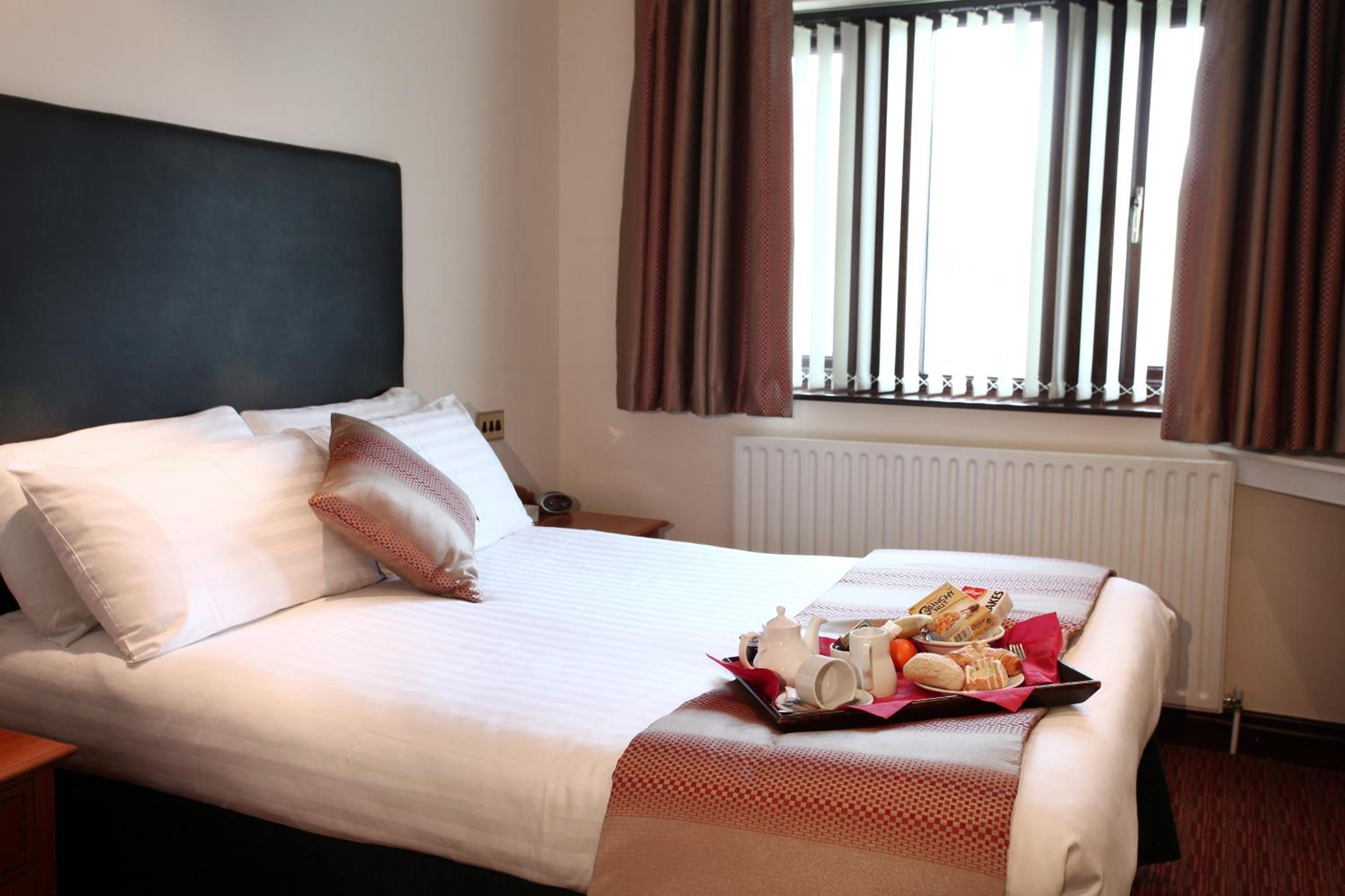 Standard King Room - Non-Smoking  - Photo 6
