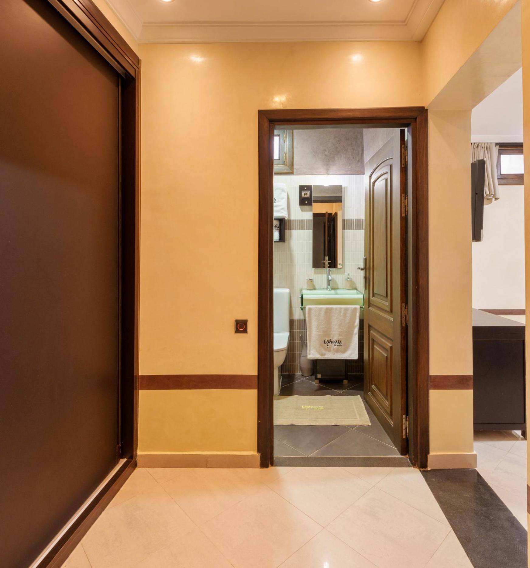Double or Twin Room with Private External Bathroom - Photo 17