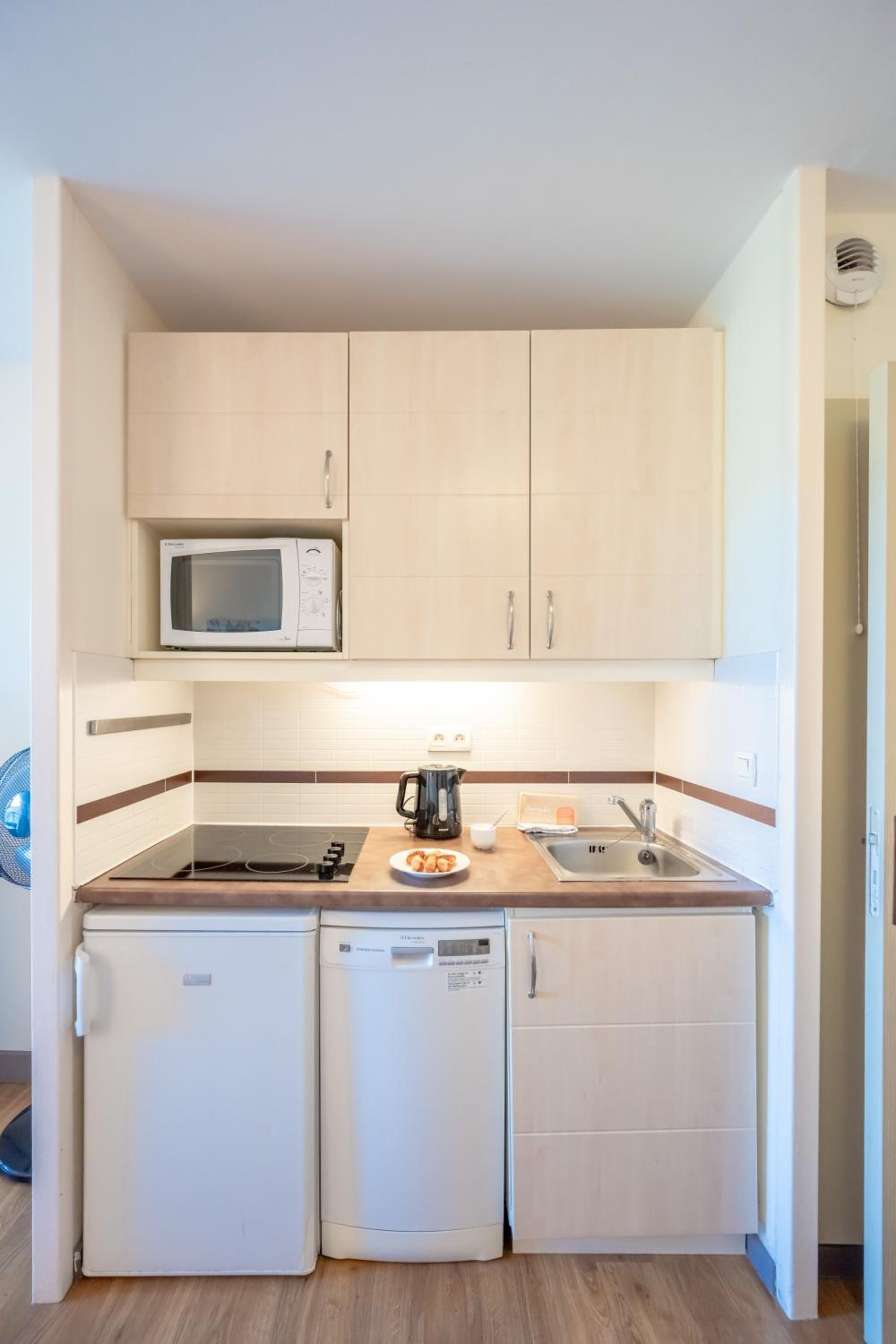 Standard Studio with Sleeping Alcove and Terrace (4 People) - Photo 6