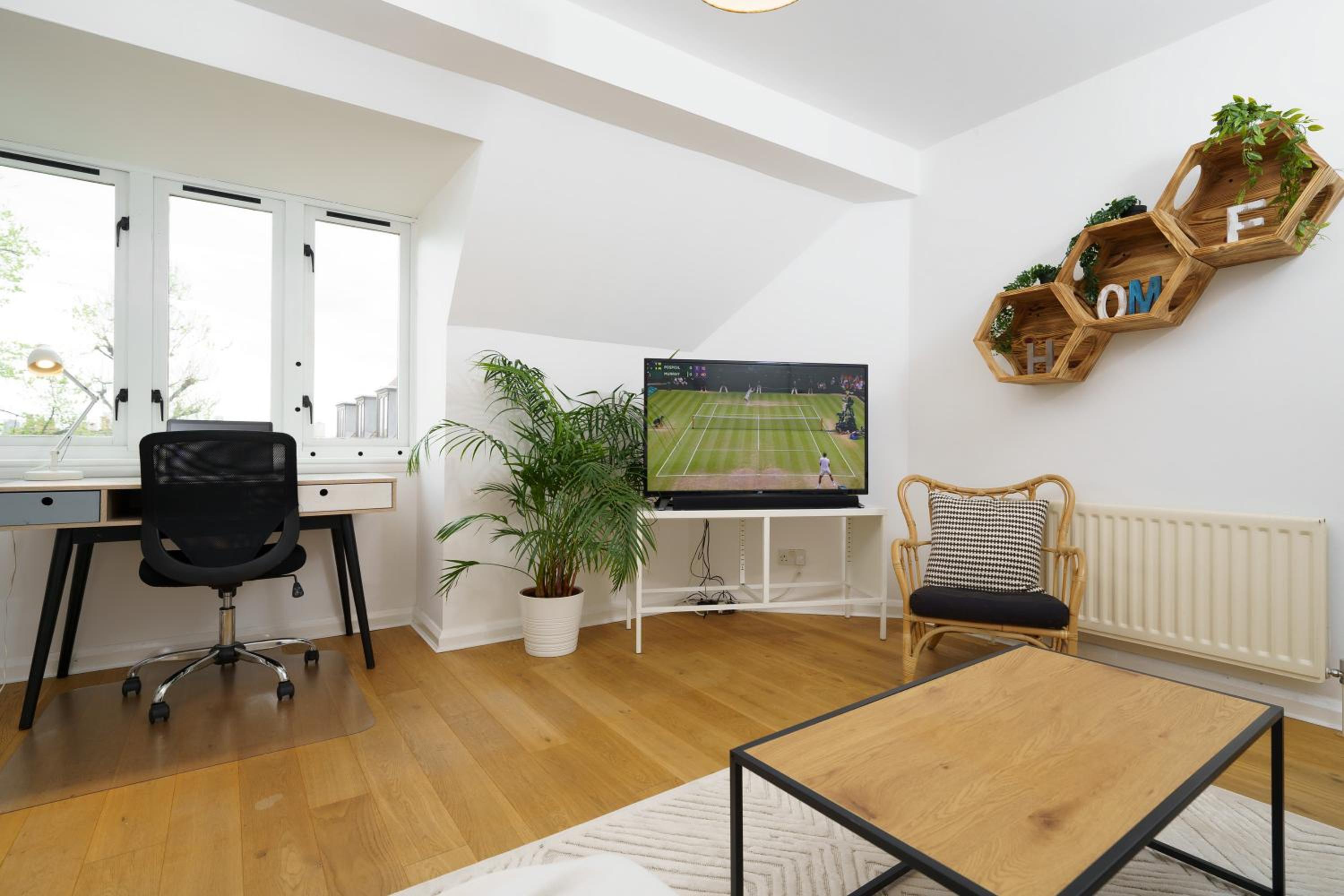 One-Bedroom Apartment photo 1