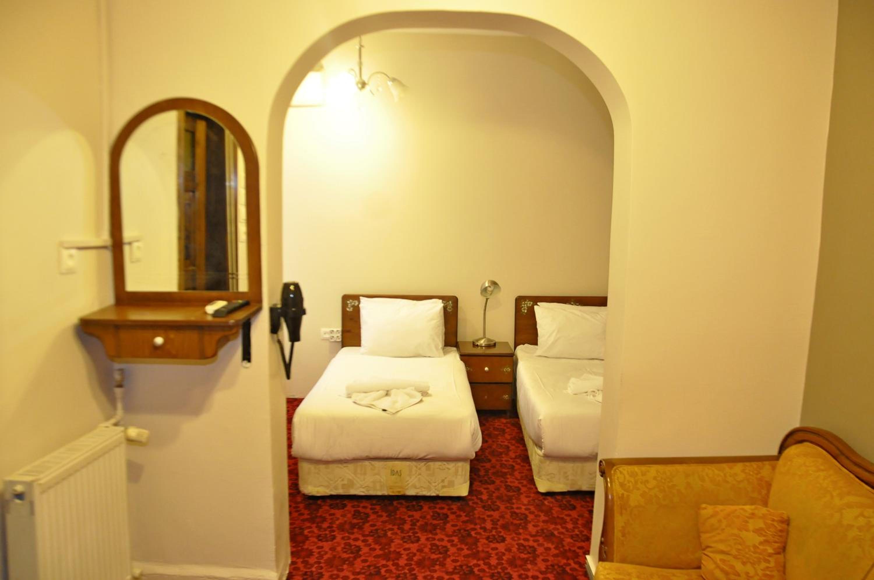 Triple Room with Private Bathroom photo 2