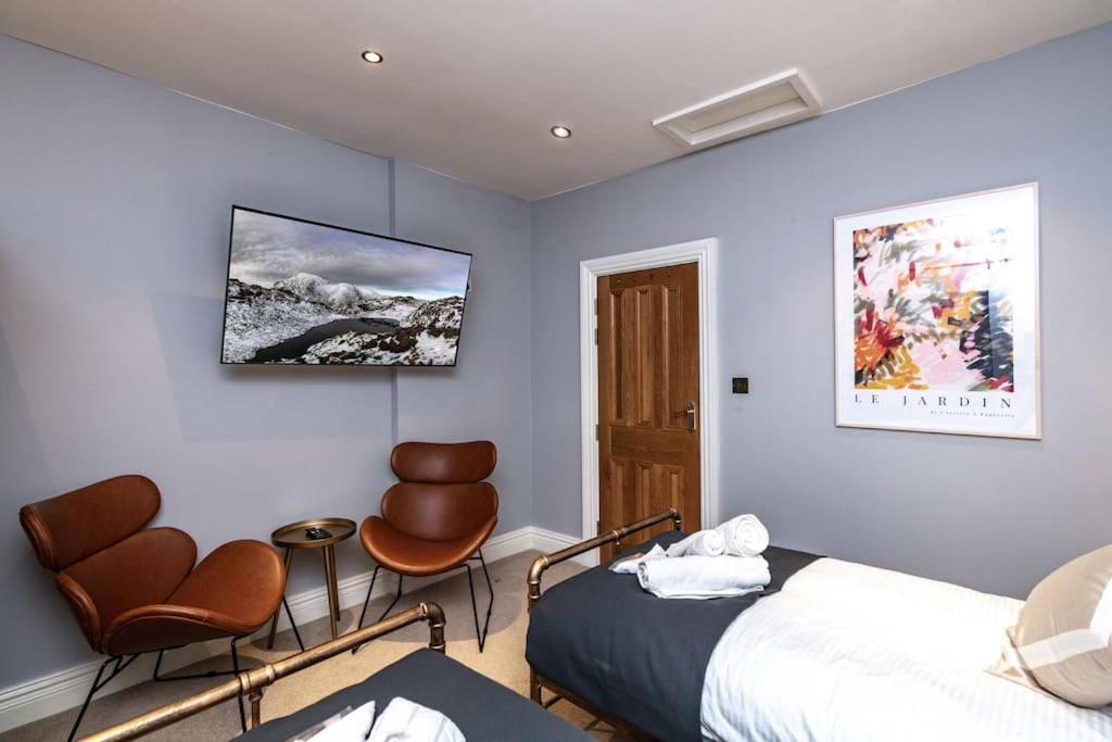 Three-Bedroom House photo 1