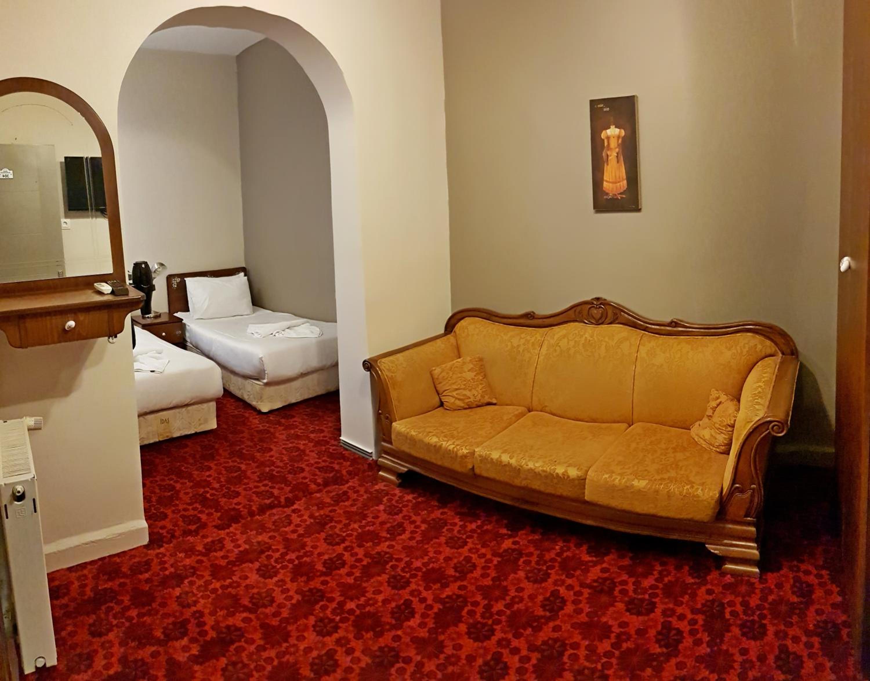 Triple Room with Private Bathroom photo 3