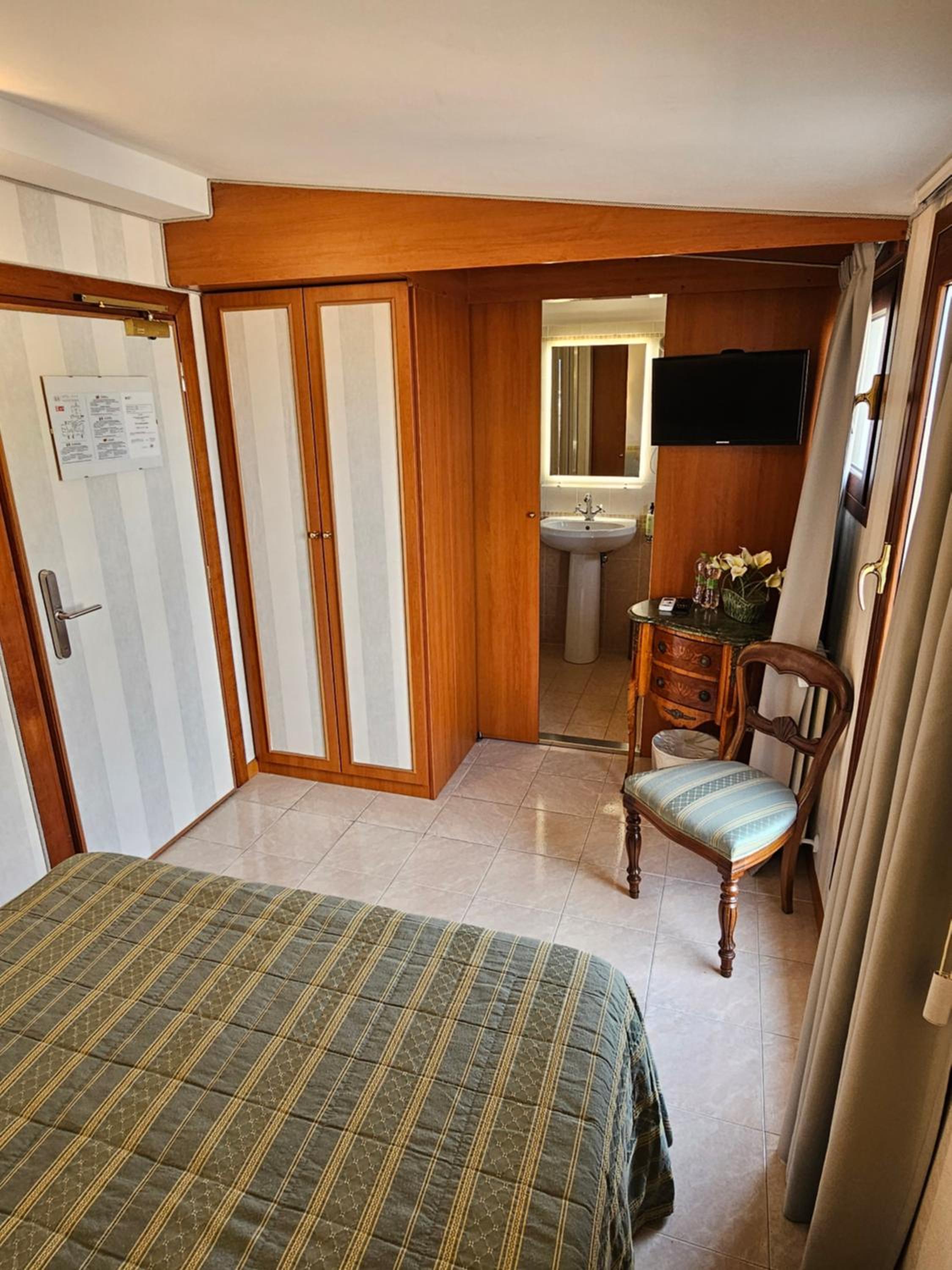 Small Double Room photo 1