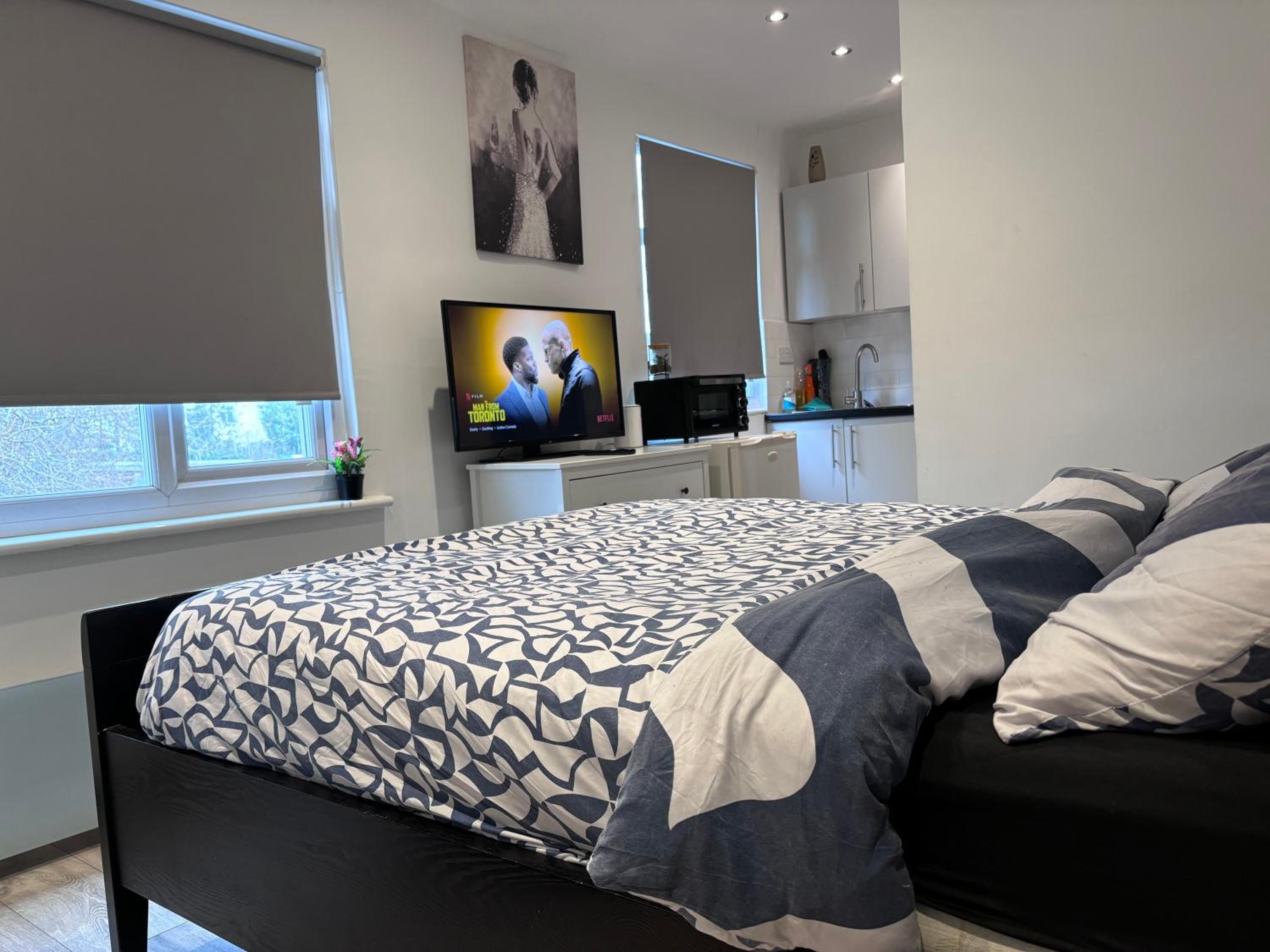 One-Bedroom Apartment photo 1