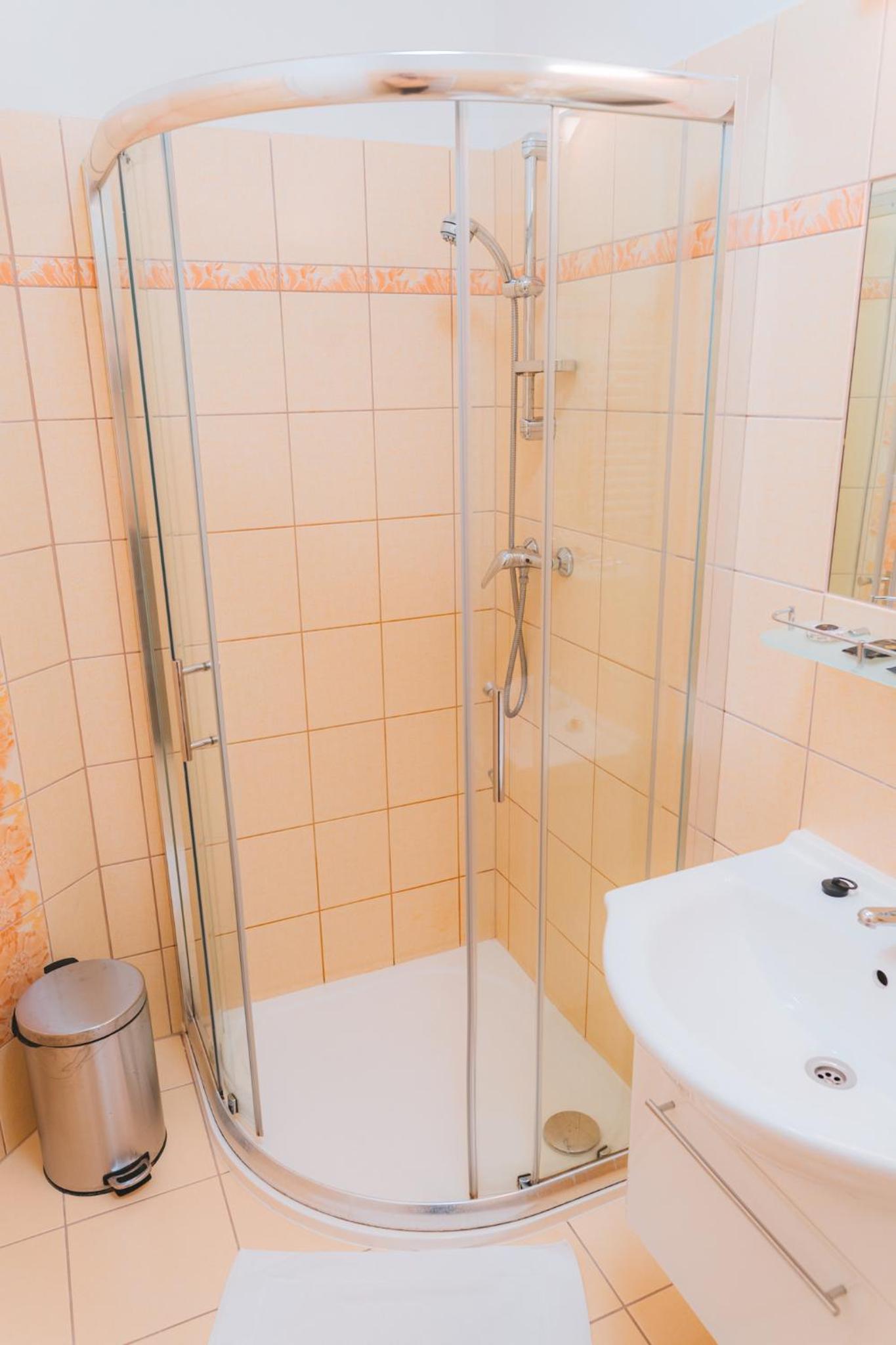 Double or Twin Room with Private Bathroom photo 2