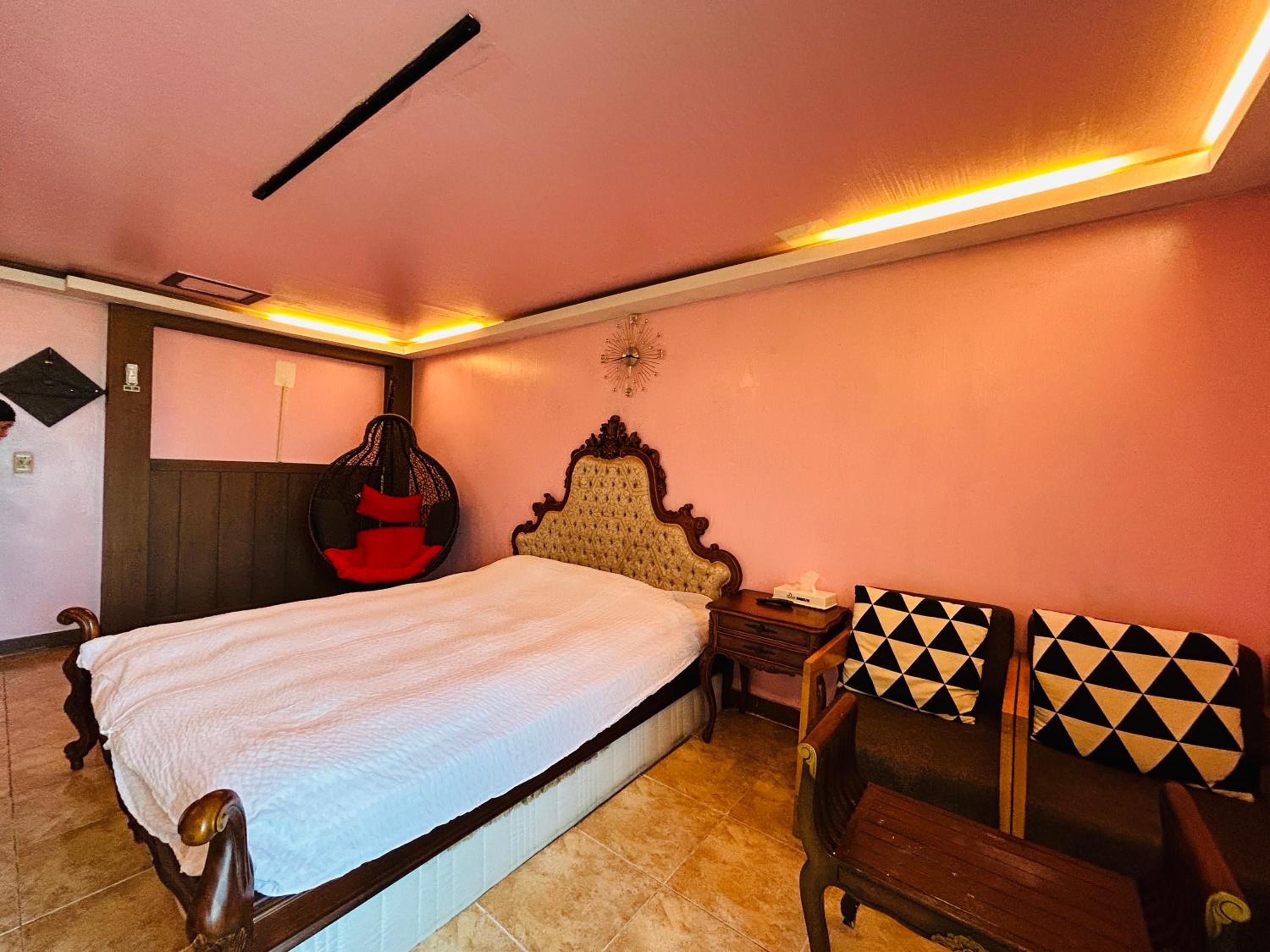 Double Room - Photo 3