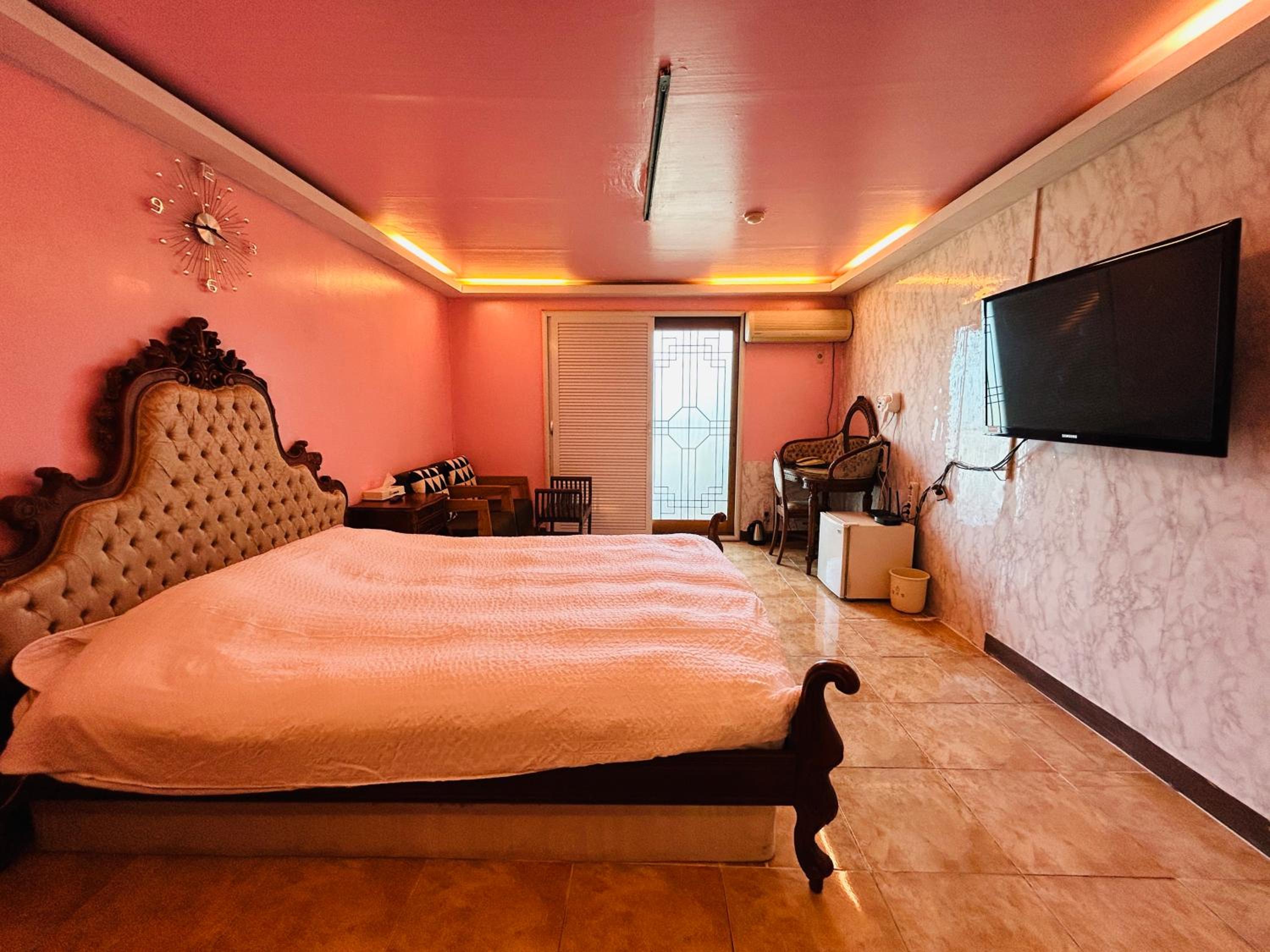 Double Room - Photo 2