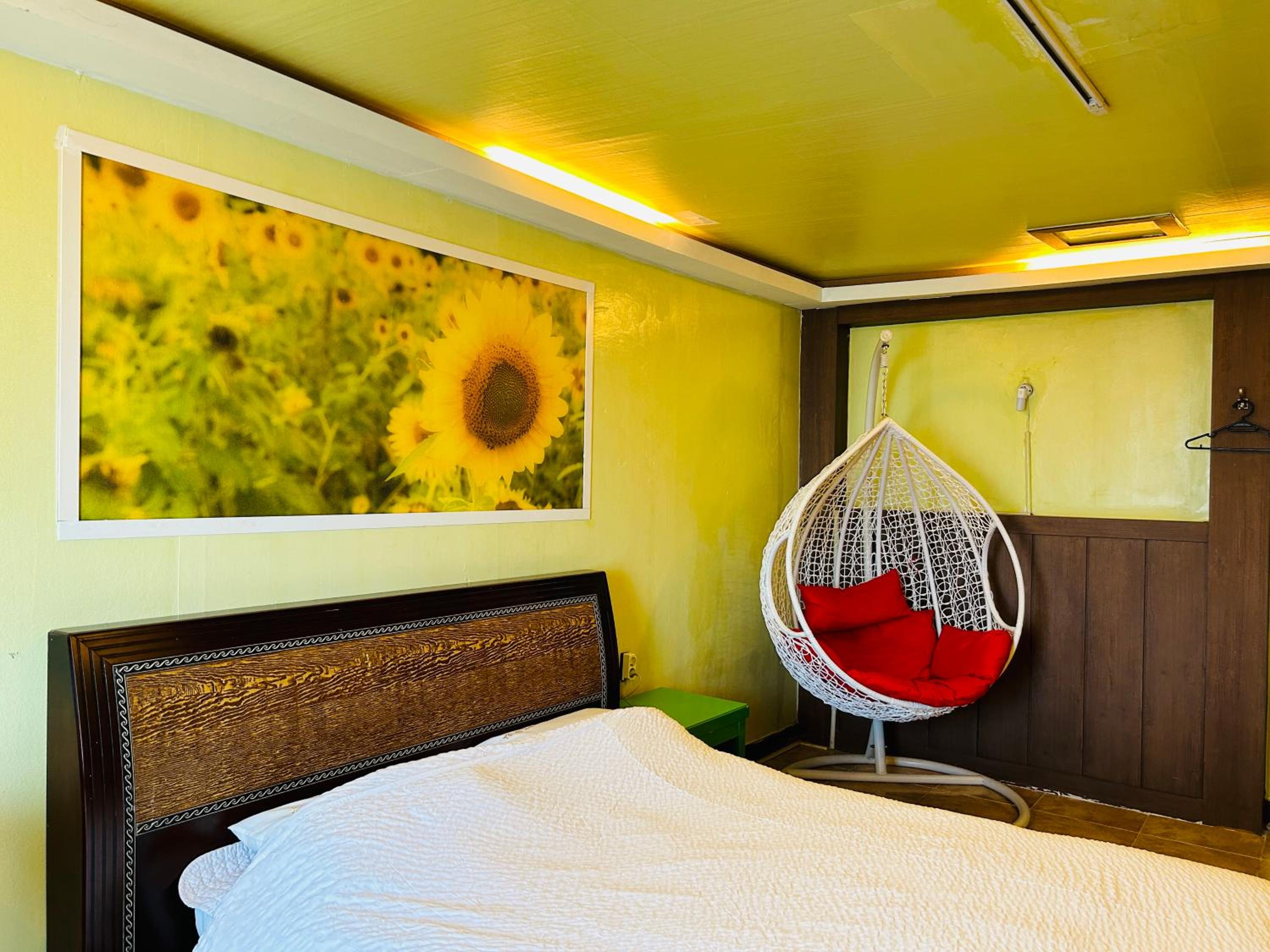 Double Room - Photo 7